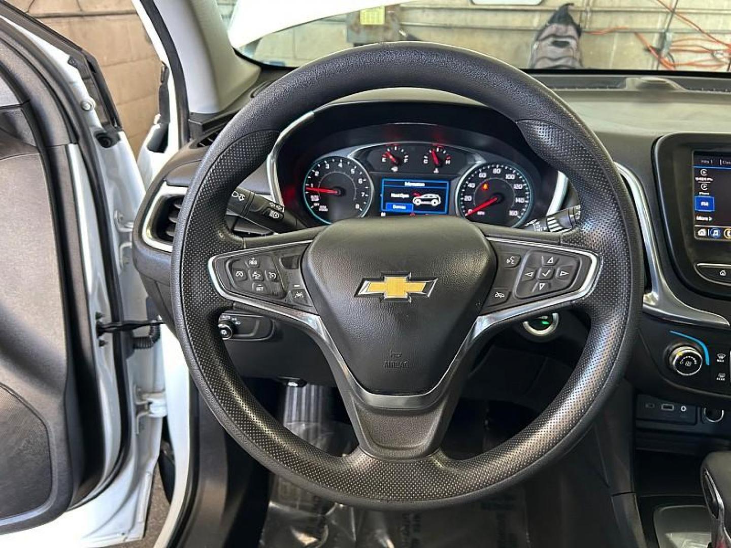 2023 WHITE Chevrolet Equinox (3GNAXKEG8PS) with an 4-Cyl Turbo 1.5 Liter engine, Automatic 6-Spd w/Overdrive transmission, located at 412 Auto Vista Drive, Palmdale, CA, 93551, (661) 945-0620, 34.592636, -118.136681 - Photo#18