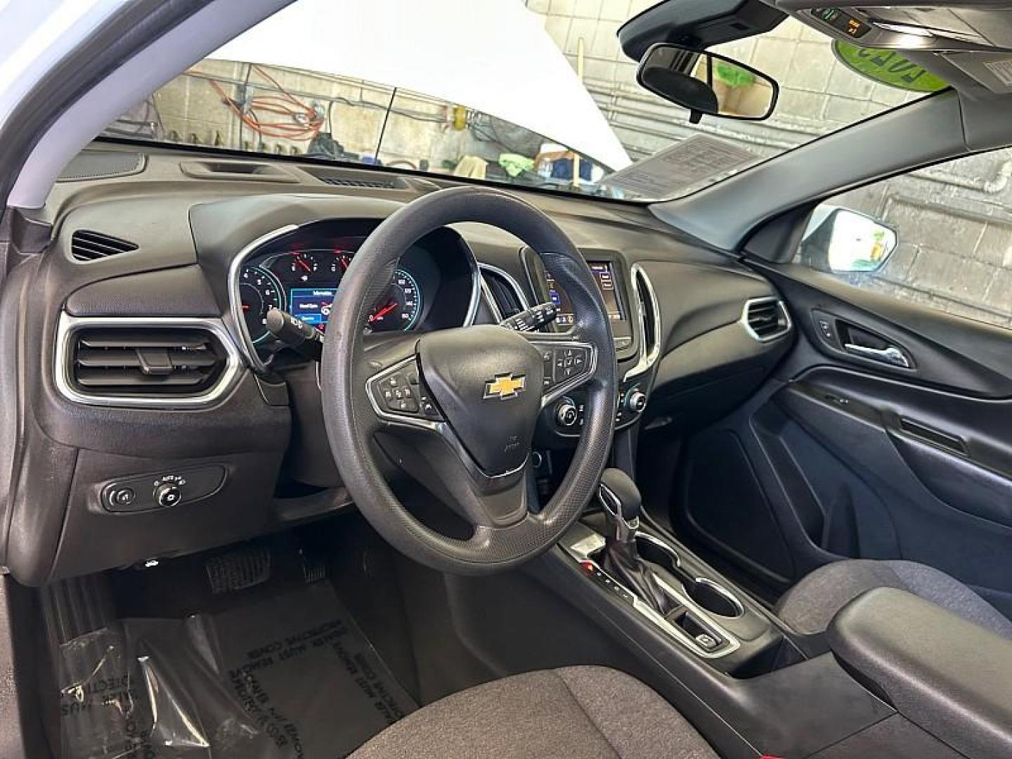 2023 WHITE Chevrolet Equinox (3GNAXKEG8PS) with an 4-Cyl Turbo 1.5 Liter engine, Automatic 6-Spd w/Overdrive transmission, located at 412 Auto Vista Drive, Palmdale, CA, 93551, (661) 945-0620, 34.592636, -118.136681 - Photo#17