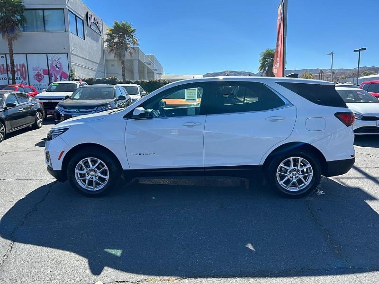 2023 WHITE Chevrolet Equinox (3GNAXKEG8PS) with an 4-Cyl Turbo 1.5 Liter engine, Automatic 6-Spd w/Overdrive transmission, located at 412 Auto Vista Drive, Palmdale, CA, 93551, (661) 945-0620, 34.592636, -118.136681 - Photo#5