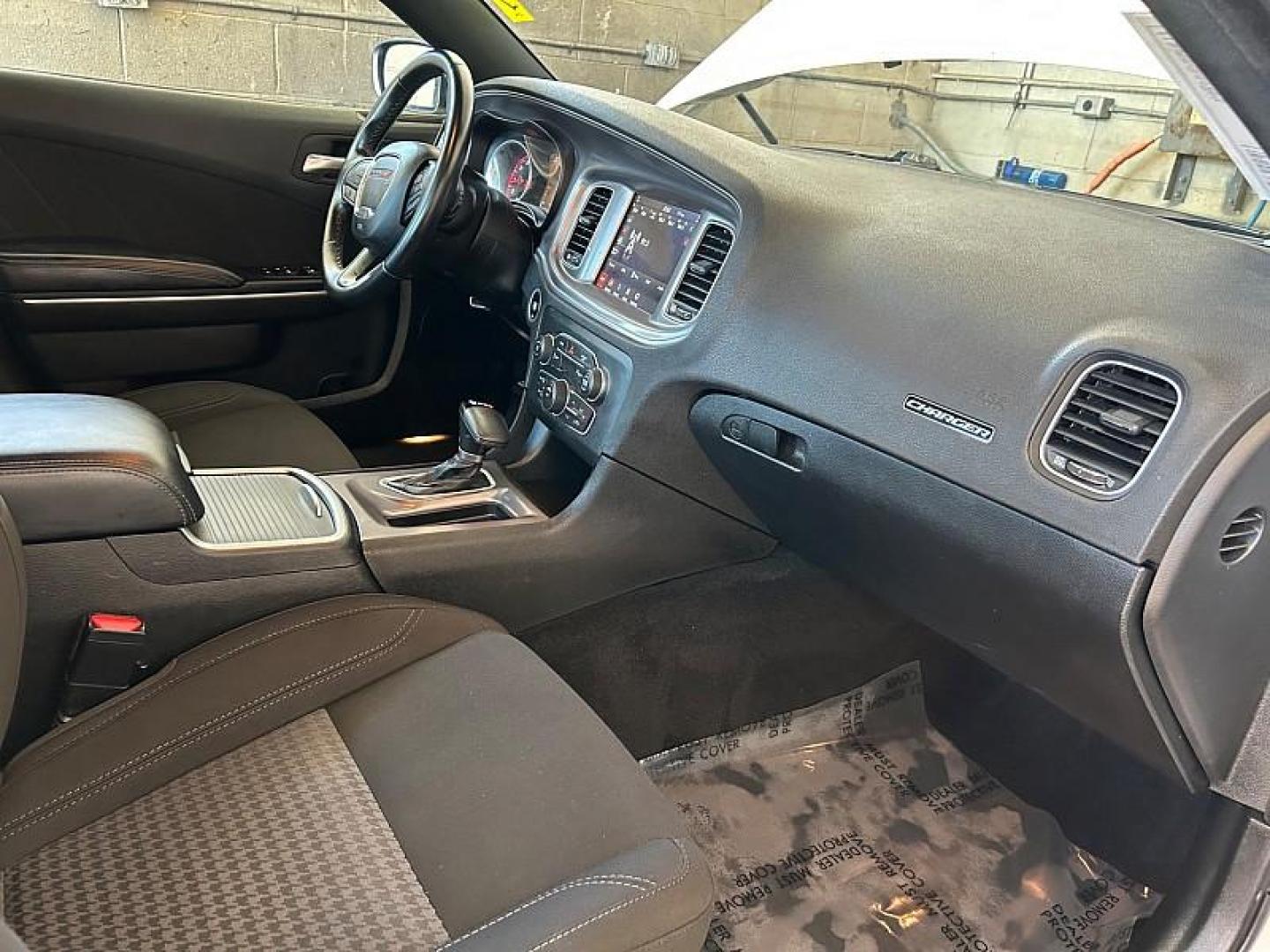 2023 WHITE Dodge Charger (2C3CDXBG9PH) with an V6 3.6 Liter engine, Automatic 8-Spd w/AutoStick transmission, located at 412 Auto Vista Drive, Palmdale, CA, 93551, (661) 945-0620, 34.592636, -118.136681 - Photo#26