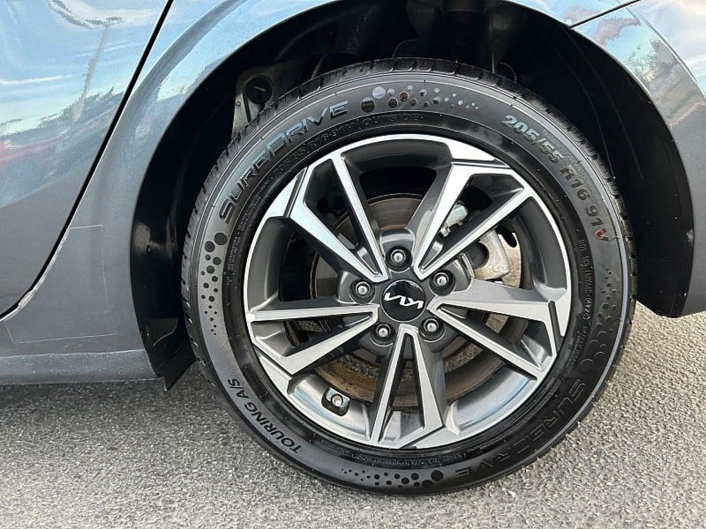 2023 WHITE Dodge Challenger (2C3CDZAG3PH) with an V6 3.6 Liter engine, Automatic 8-Spd transmission, located at 412 Auto Vista Drive, Palmdale, CA, 93551, (661) 945-0620, 34.592636, -118.136681 - Photo#32