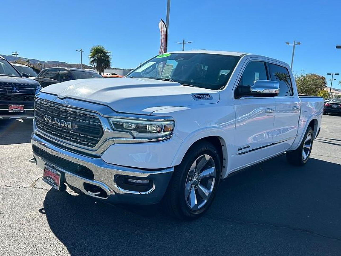 2022 WHITE Ram 1500 4WD (1C6SRFHT1NN) with an V8 HEMI 5.7 Liter engine, Automatic 8-Spd transmission, located at 412 Auto Vista Drive, Palmdale, CA, 93551, (661) 945-0620, 34.592636, -118.136681 - Photo#3