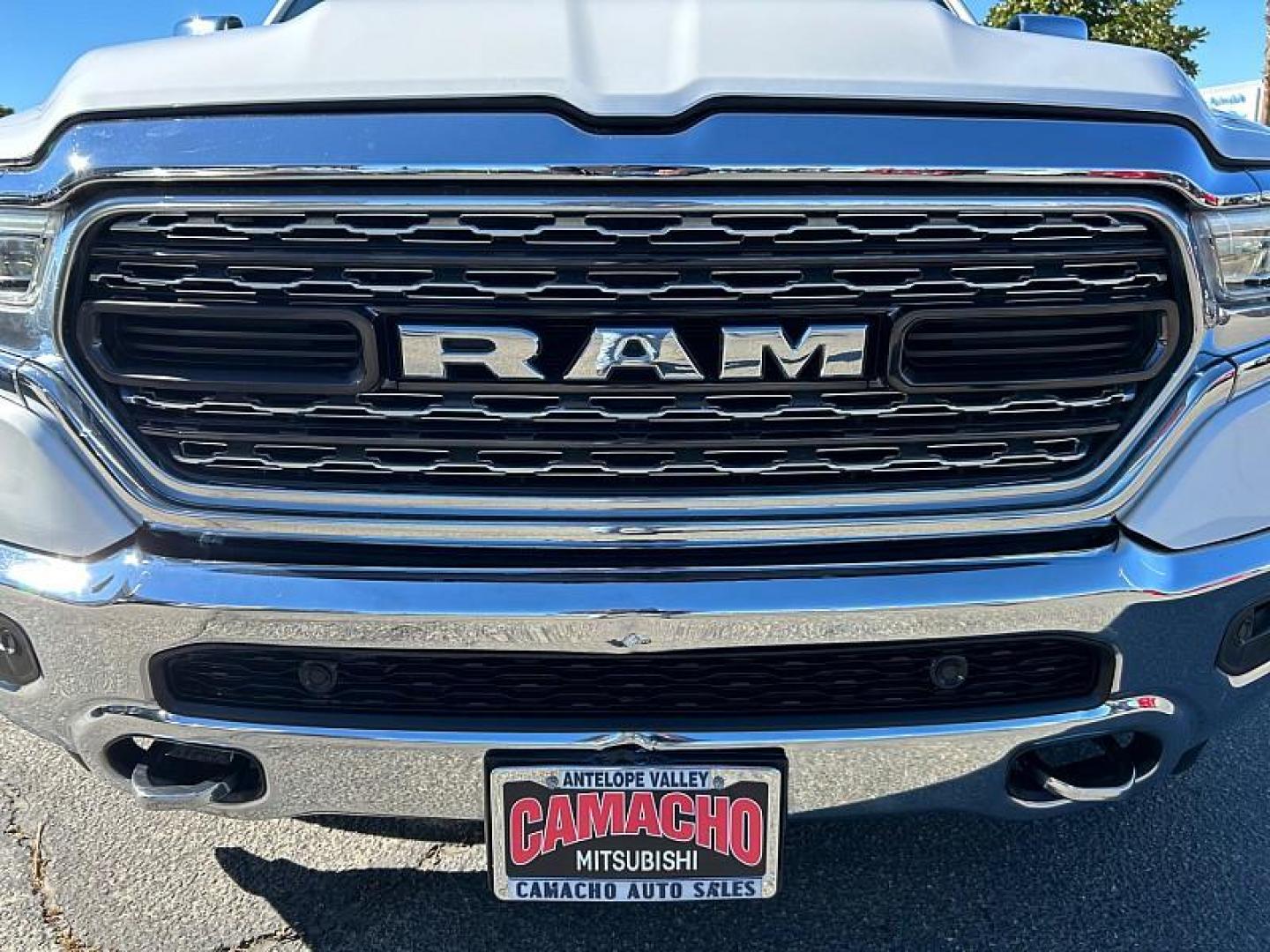 2022 WHITE Ram 1500 4WD (1C6SRFHT1NN) with an V8 HEMI 5.7 Liter engine, Automatic 8-Spd transmission, located at 412 Auto Vista Drive, Palmdale, CA, 93551, (661) 945-0620, 34.592636, -118.136681 - Photo#2