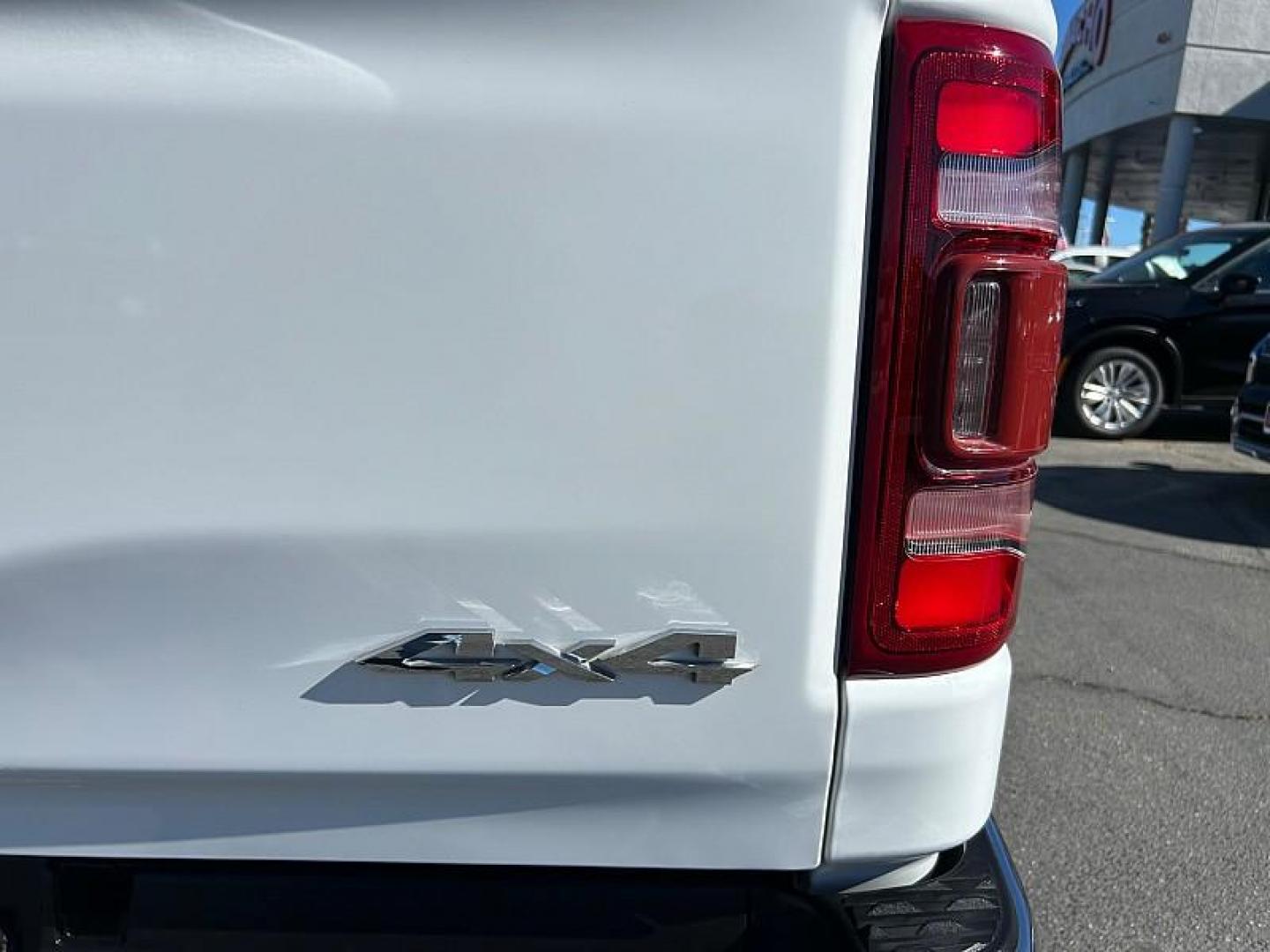 2022 WHITE Ram 1500 4WD (1C6SRFHT1NN) with an V8 HEMI 5.7 Liter engine, Automatic 8-Spd transmission, located at 412 Auto Vista Drive, Palmdale, CA, 93551, (661) 945-0620, 34.592636, -118.136681 - Photo#10