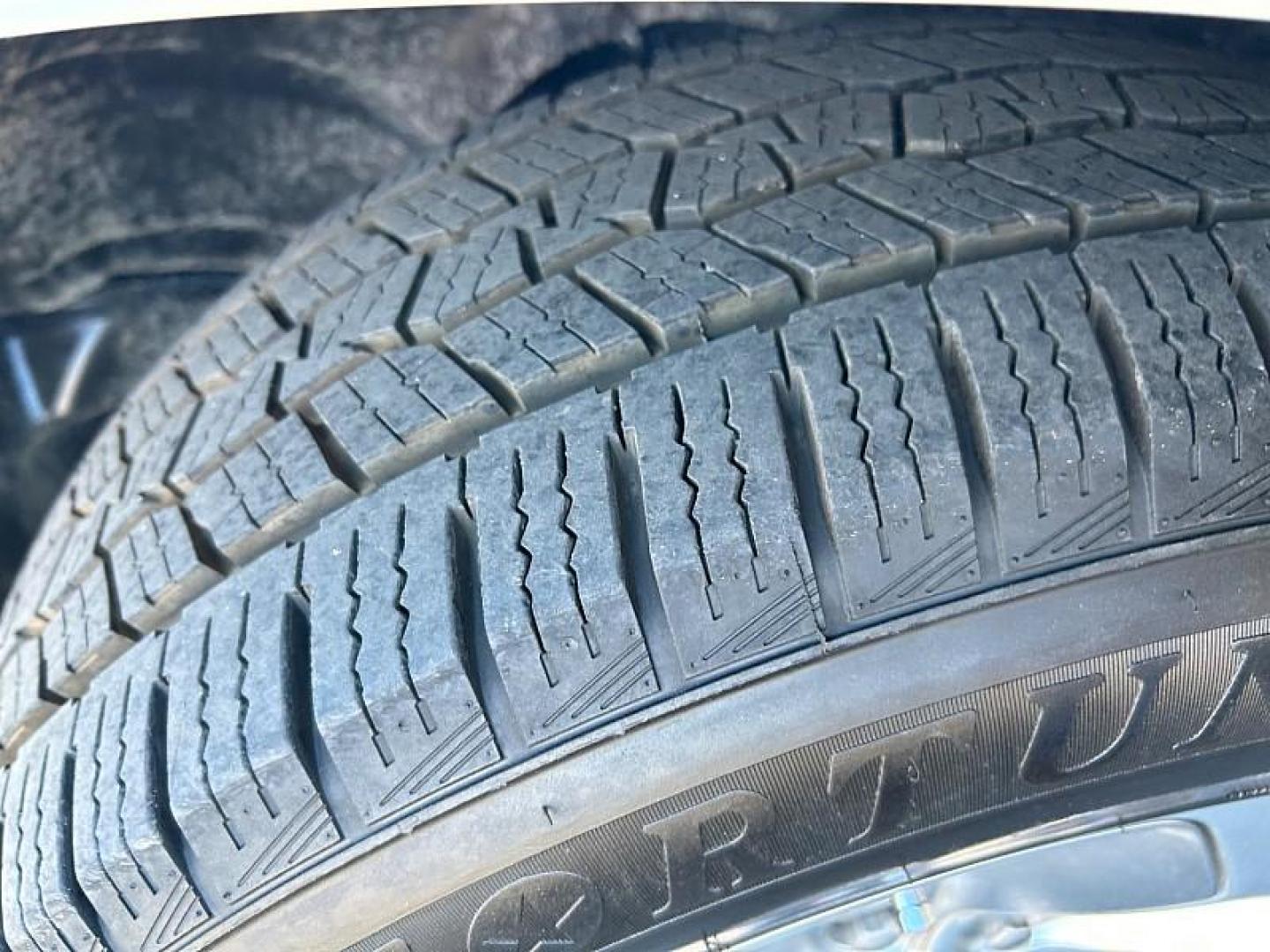 2022 WHITE Ram 1500 4WD (1C6SRFHT1NN) with an V8 HEMI 5.7 Liter engine, Automatic 8-Spd transmission, located at 412 Auto Vista Drive, Palmdale, CA, 93551, (661) 945-0620, 34.592636, -118.136681 - Photo#16