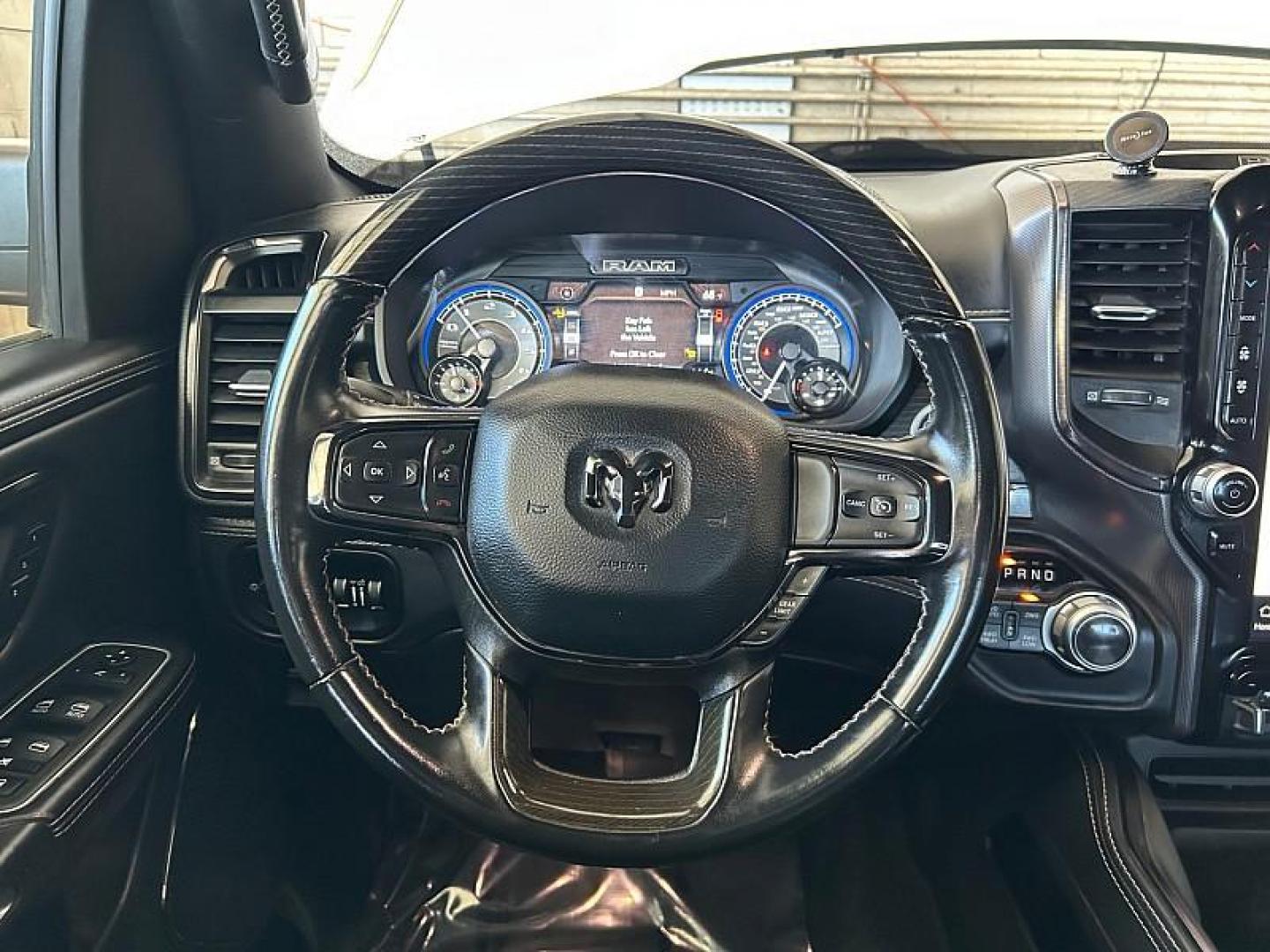 2022 WHITE Ram 1500 4WD (1C6SRFHT1NN) with an V8 HEMI 5.7 Liter engine, Automatic 8-Spd transmission, located at 412 Auto Vista Drive, Palmdale, CA, 93551, (661) 945-0620, 34.592636, -118.136681 - Photo#20