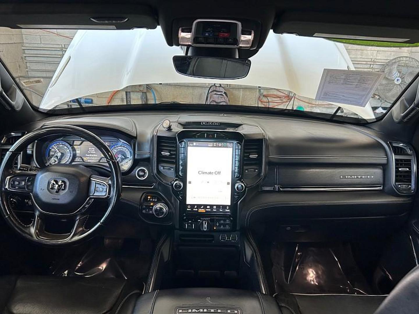 2022 WHITE Ram 1500 4WD (1C6SRFHT1NN) with an V8 HEMI 5.7 Liter engine, Automatic 8-Spd transmission, located at 412 Auto Vista Drive, Palmdale, CA, 93551, (661) 945-0620, 34.592636, -118.136681 - Photo#27