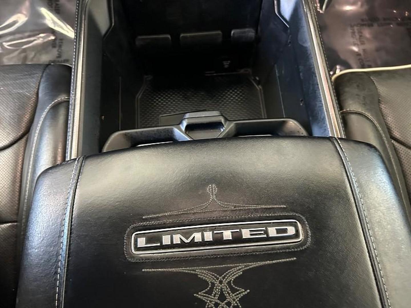 2022 WHITE Ram 1500 4WD (1C6SRFHT1NN) with an V8 HEMI 5.7 Liter engine, Automatic 8-Spd transmission, located at 412 Auto Vista Drive, Palmdale, CA, 93551, (661) 945-0620, 34.592636, -118.136681 - Photo#29