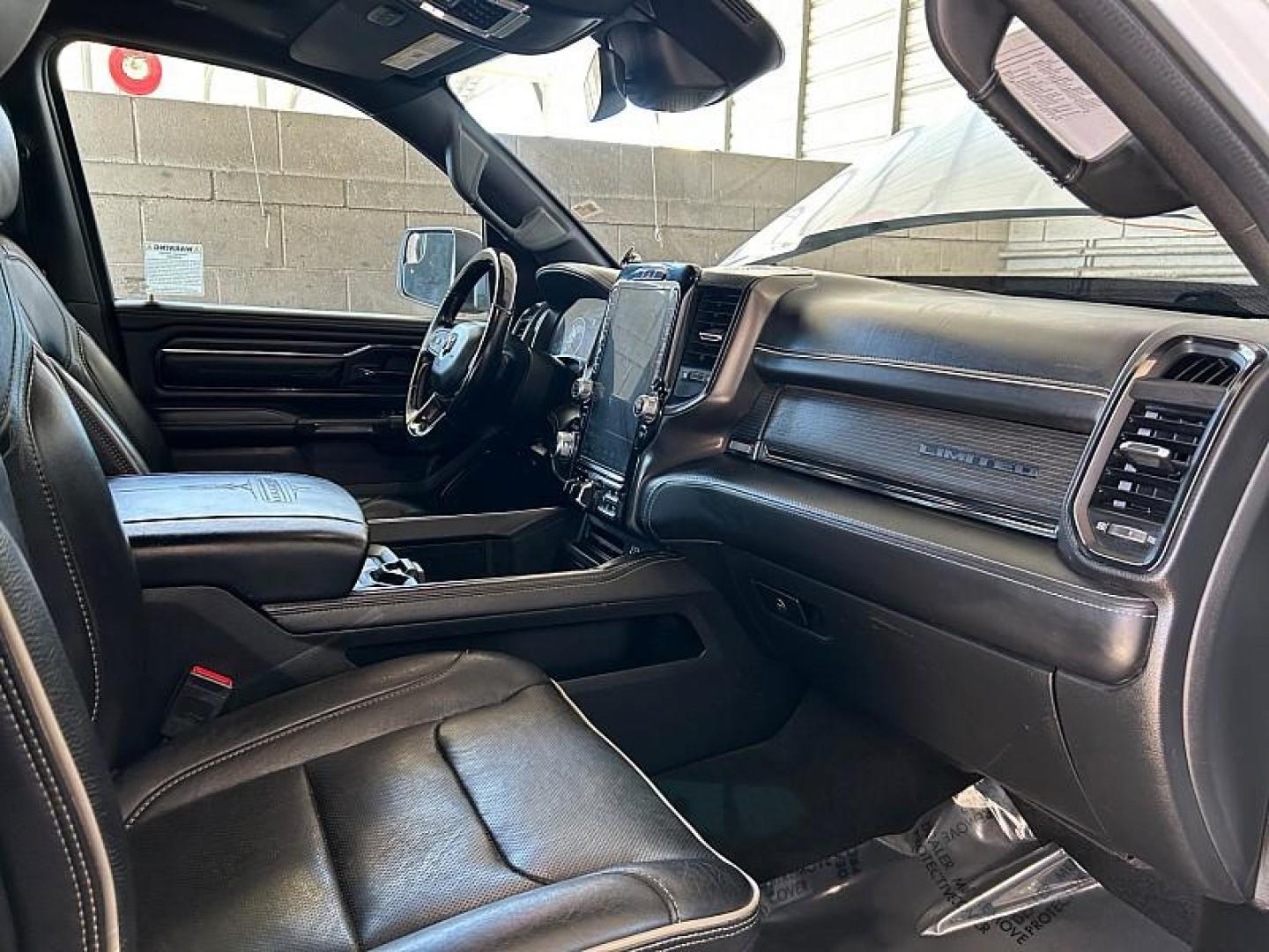 2022 WHITE Ram 1500 4WD (1C6SRFHT1NN) with an V8 HEMI 5.7 Liter engine, Automatic 8-Spd transmission, located at 412 Auto Vista Drive, Palmdale, CA, 93551, (661) 945-0620, 34.592636, -118.136681 - Photo#30