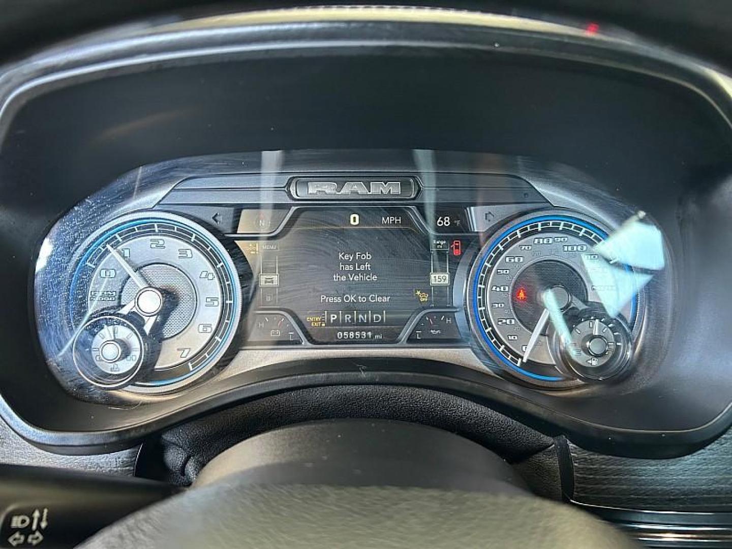 2022 WHITE Ram 1500 4WD (1C6SRFHT1NN) with an V8 HEMI 5.7 Liter engine, Automatic 8-Spd transmission, located at 412 Auto Vista Drive, Palmdale, CA, 93551, (661) 945-0620, 34.592636, -118.136681 - Photo#21