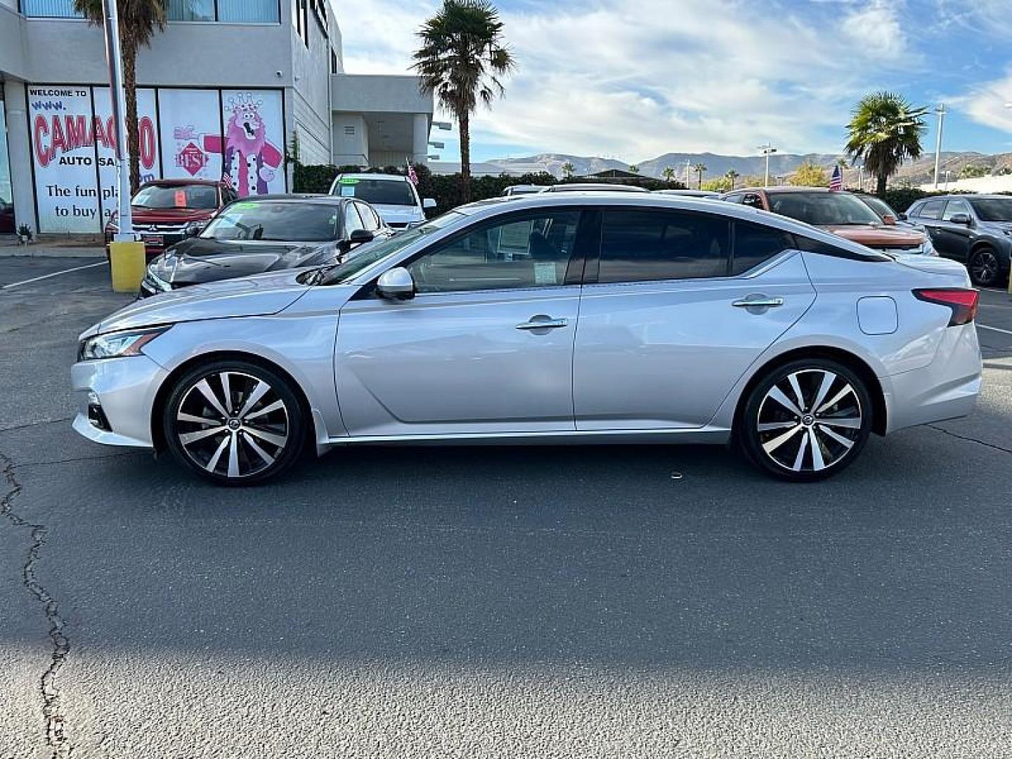 2020 GRAY Nissan Altima (1N4BL4FV9LN) with an 4-Cyl 2.5 Liter engine, Automatic Xtronic CVT transmission, located at 412 Auto Vista Drive, Palmdale, CA, 93551, (661) 945-0620, 34.592636, -118.136681 - Photo#5