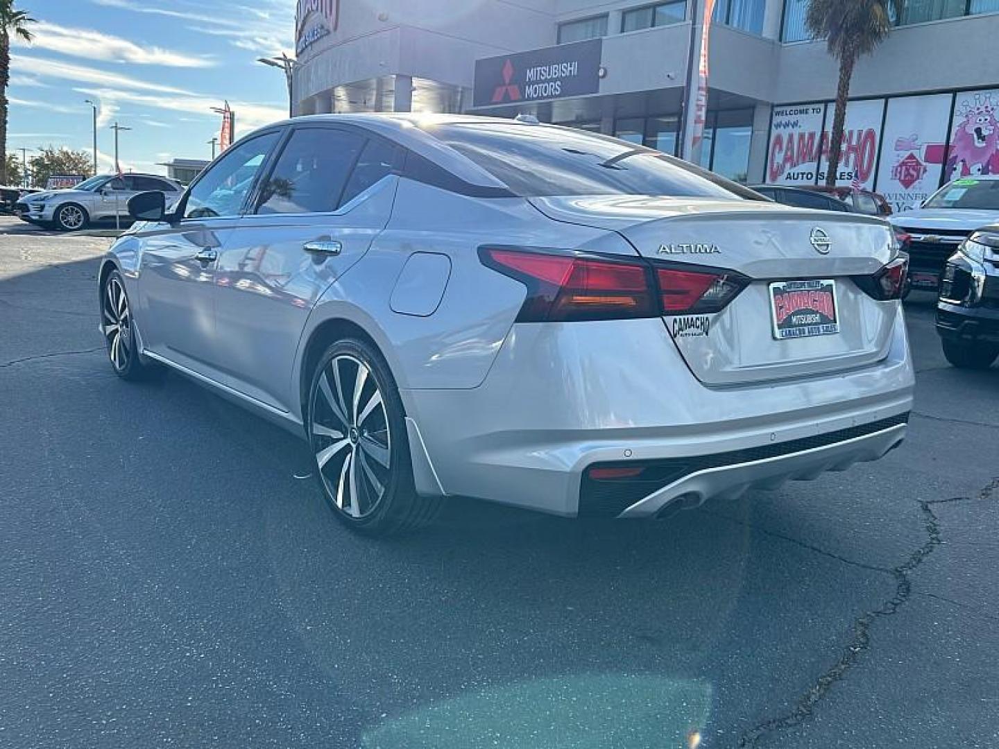 2020 GRAY Nissan Altima (1N4BL4FV9LN) with an 4-Cyl 2.5 Liter engine, Automatic Xtronic CVT transmission, located at 412 Auto Vista Drive, Palmdale, CA, 93551, (661) 945-0620, 34.592636, -118.136681 - Photo#6