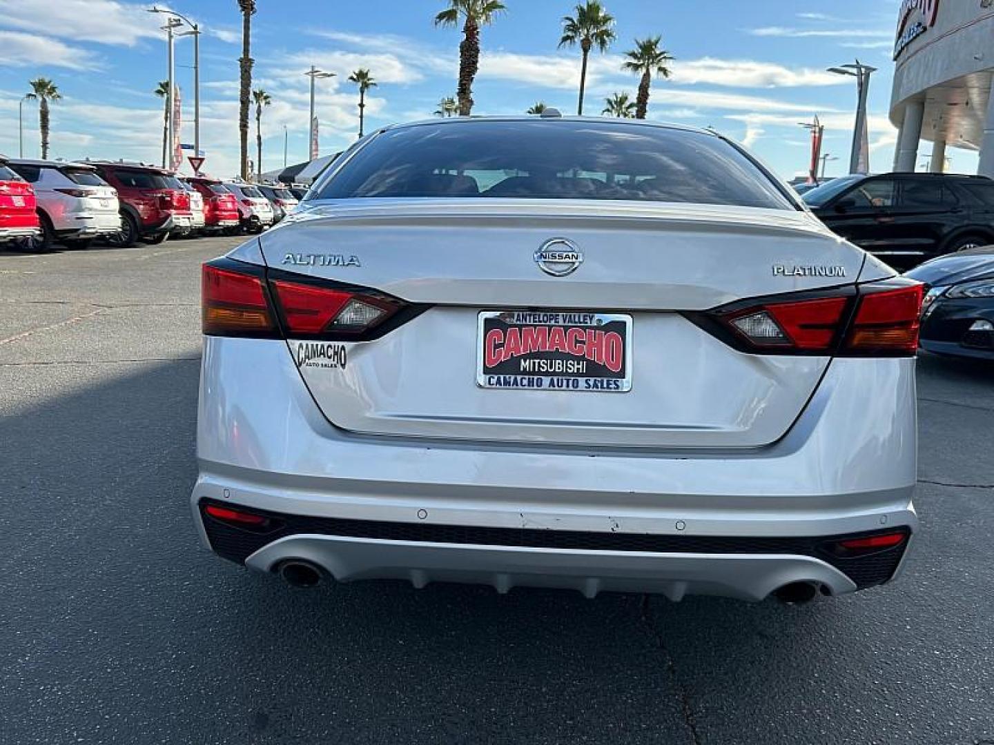 2020 GRAY Nissan Altima (1N4BL4FV9LN) with an 4-Cyl 2.5 Liter engine, Automatic Xtronic CVT transmission, located at 412 Auto Vista Drive, Palmdale, CA, 93551, (661) 945-0620, 34.592636, -118.136681 - Photo#7