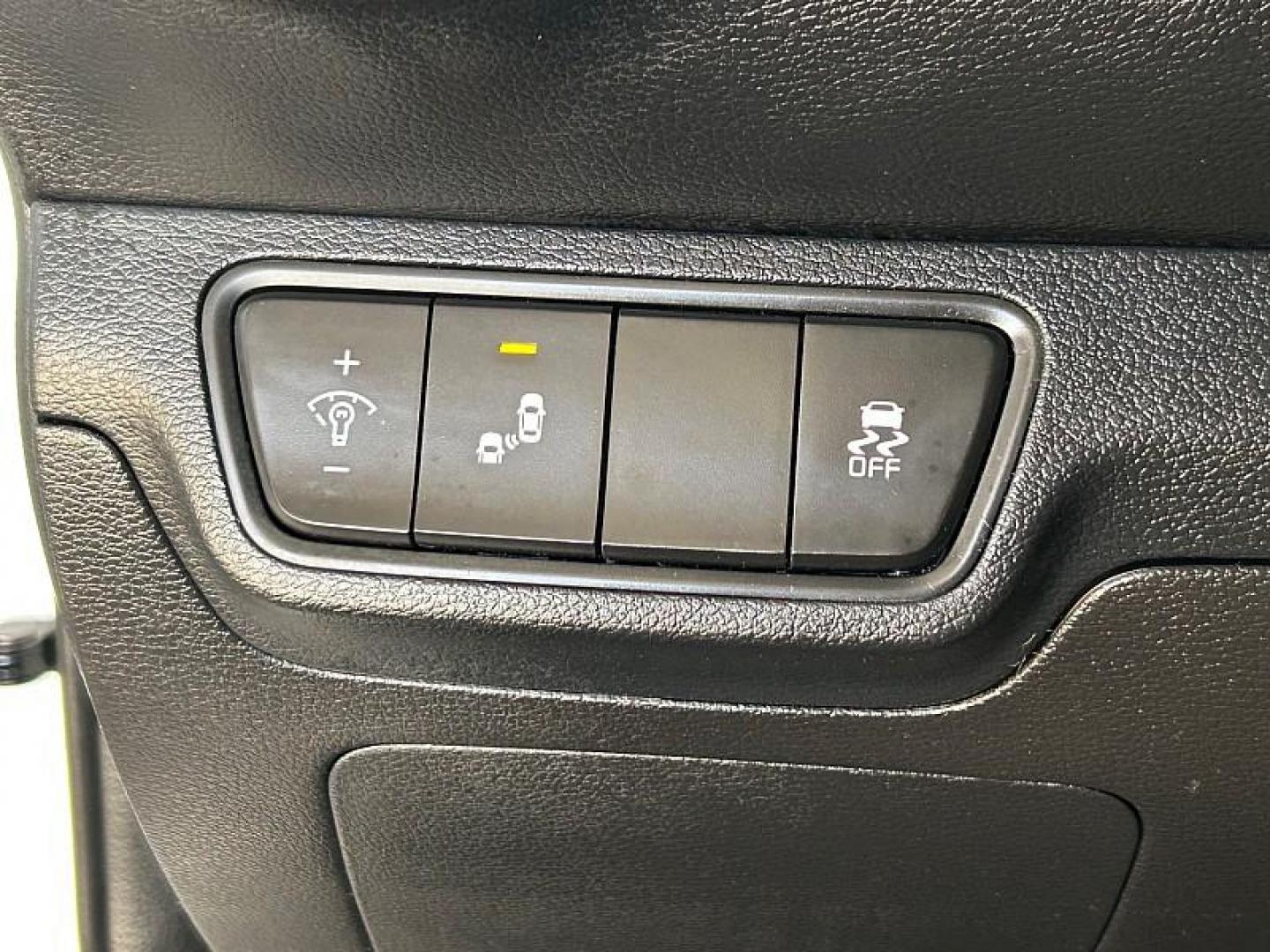 2023 WHITE Kia Forte (3KPF24AD6PE) with an 4-Cyl 2.0 Liter engine, Automatic IVT transmission, located at 412 Auto Vista Drive, Palmdale, CA, 93551, (661) 945-0620, 34.592636, -118.136681 - Photo#6