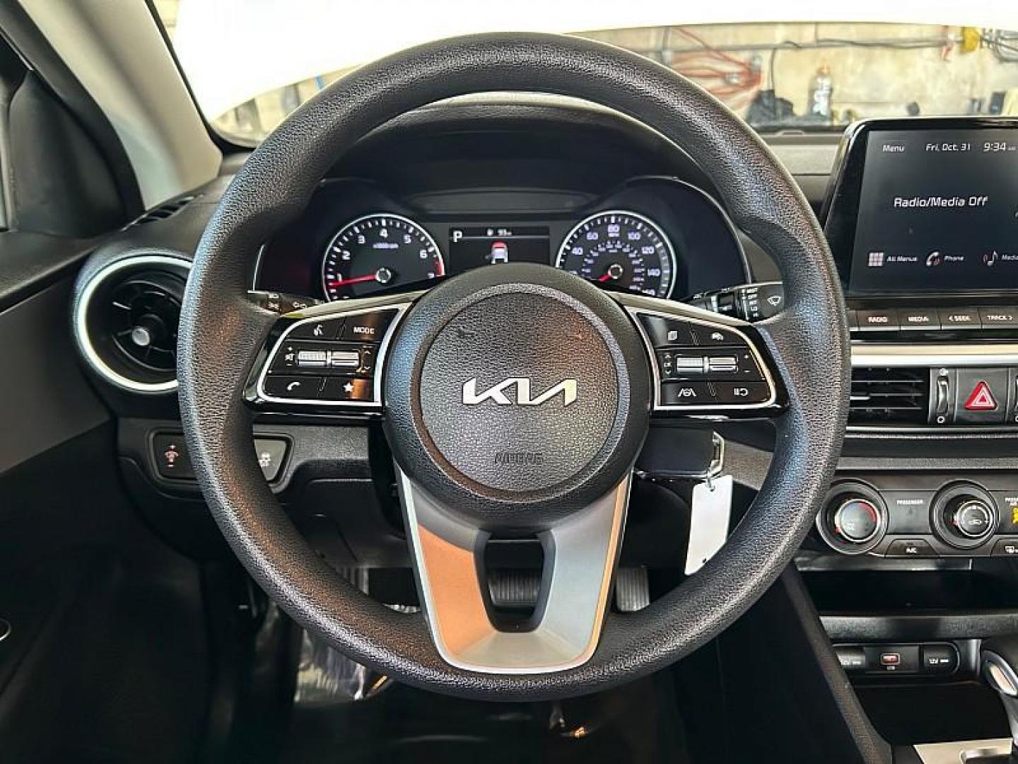 2023 WHITE Kia Forte (3KPF24AD6PE) with an 4-Cyl 2.0 Liter engine, Automatic IVT transmission, located at 412 Auto Vista Drive, Palmdale, CA, 93551, (661) 945-0620, 34.592636, -118.136681 - Photo#9