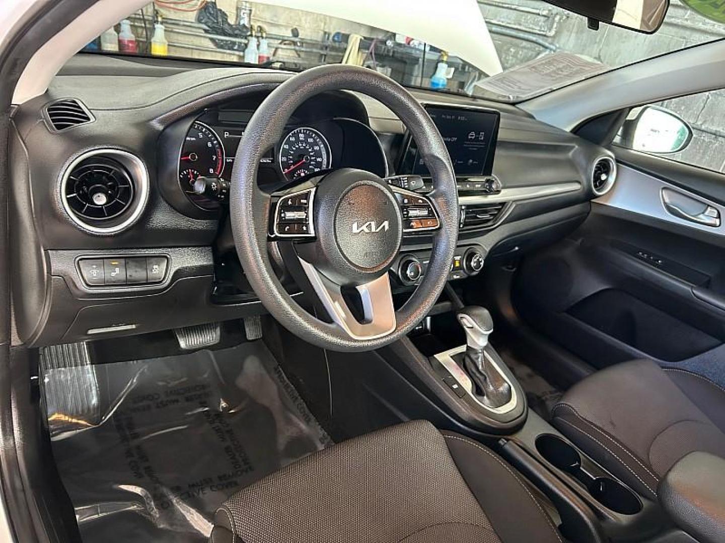 2023 WHITE Kia Forte (3KPF24AD6PE) with an 4-Cyl 2.0 Liter engine, Automatic IVT transmission, located at 412 Auto Vista Drive, Palmdale, CA, 93551, (661) 945-0620, 34.592636, -118.136681 - Photo#13