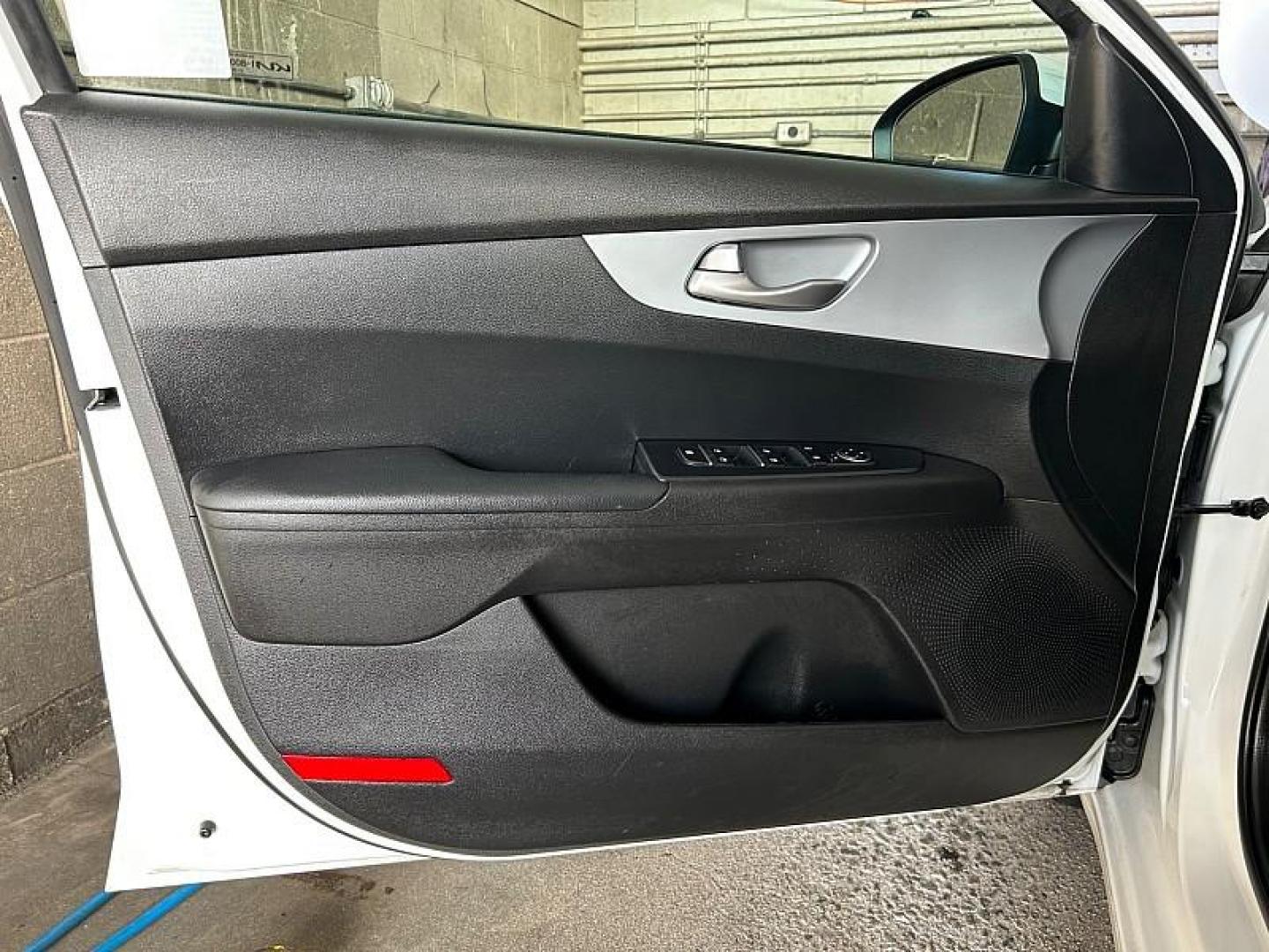 2023 WHITE Kia Forte (3KPF24AD6PE) with an 4-Cyl 2.0 Liter engine, Automatic IVT transmission, located at 412 Auto Vista Drive, Palmdale, CA, 93551, (661) 945-0620, 34.592636, -118.136681 - Photo#14