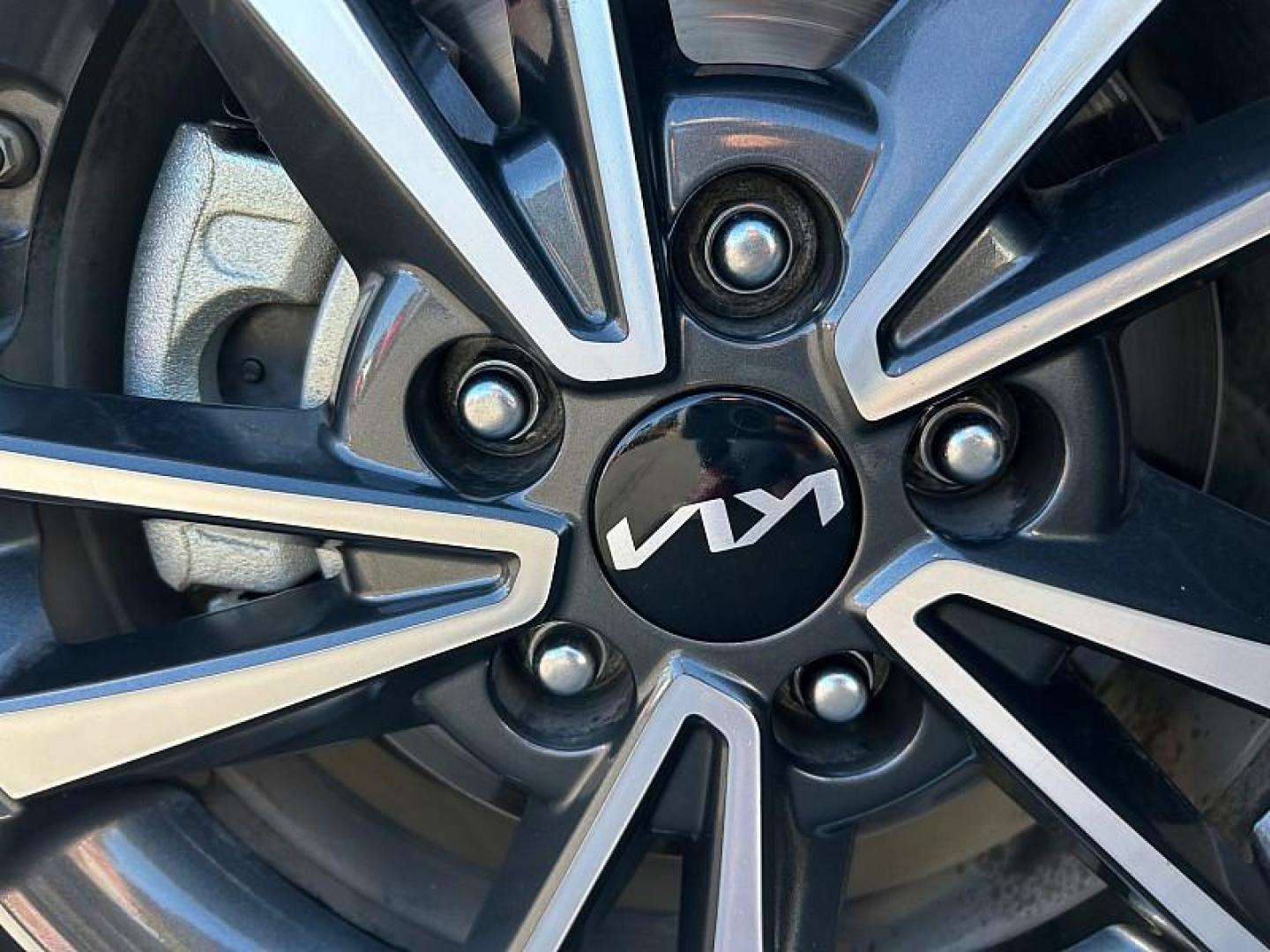 2023 WHITE Kia Forte (3KPF24AD6PE) with an 4-Cyl 2.0 Liter engine, Automatic IVT transmission, located at 412 Auto Vista Drive, Palmdale, CA, 93551, (661) 945-0620, 34.592636, -118.136681 - Photo#15