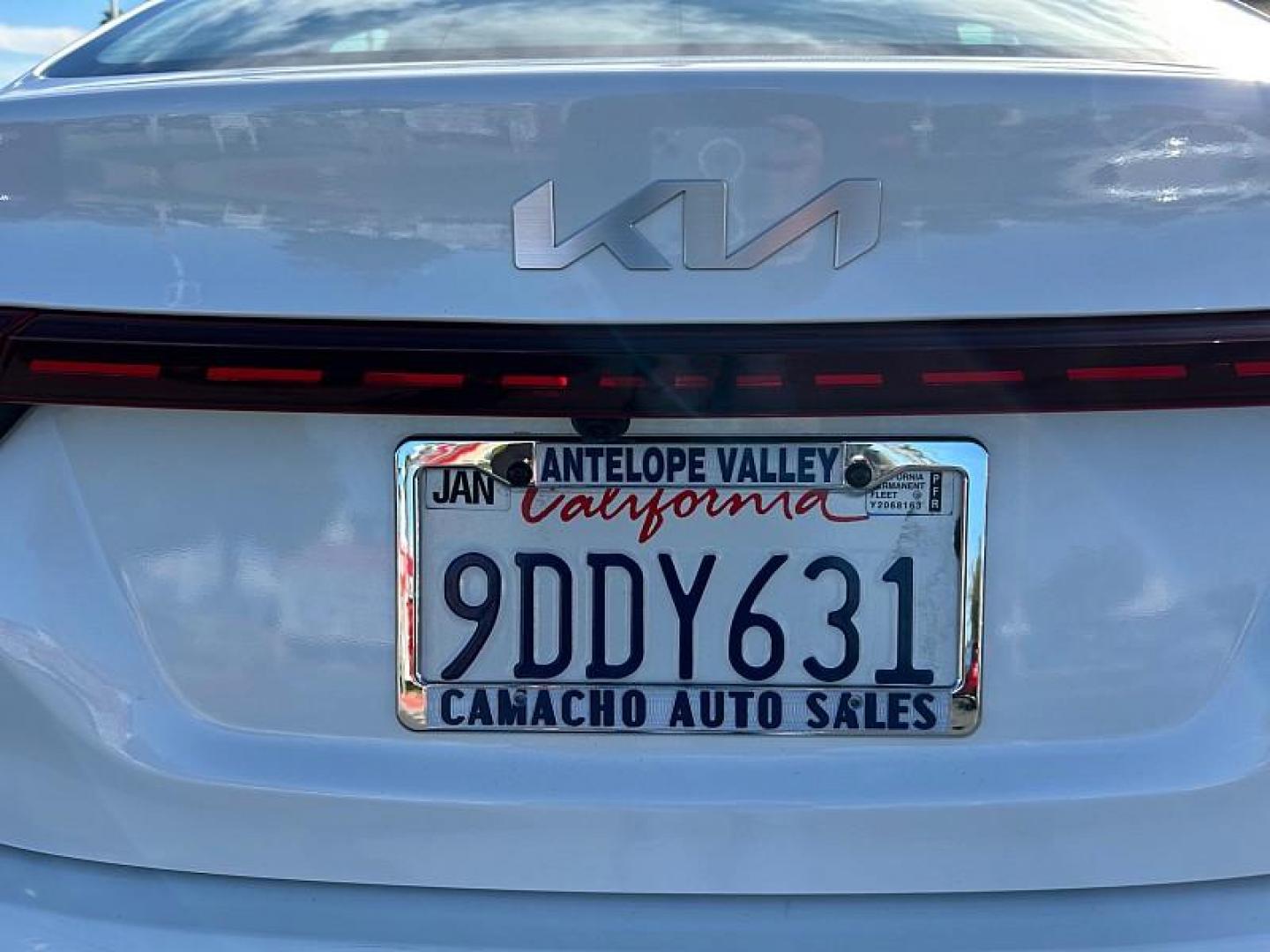 2023 WHITE Kia Forte (3KPF24AD6PE) with an 4-Cyl 2.0 Liter engine, Automatic IVT transmission, located at 412 Auto Vista Drive, Palmdale, CA, 93551, (661) 945-0620, 34.592636, -118.136681 - Photo#18