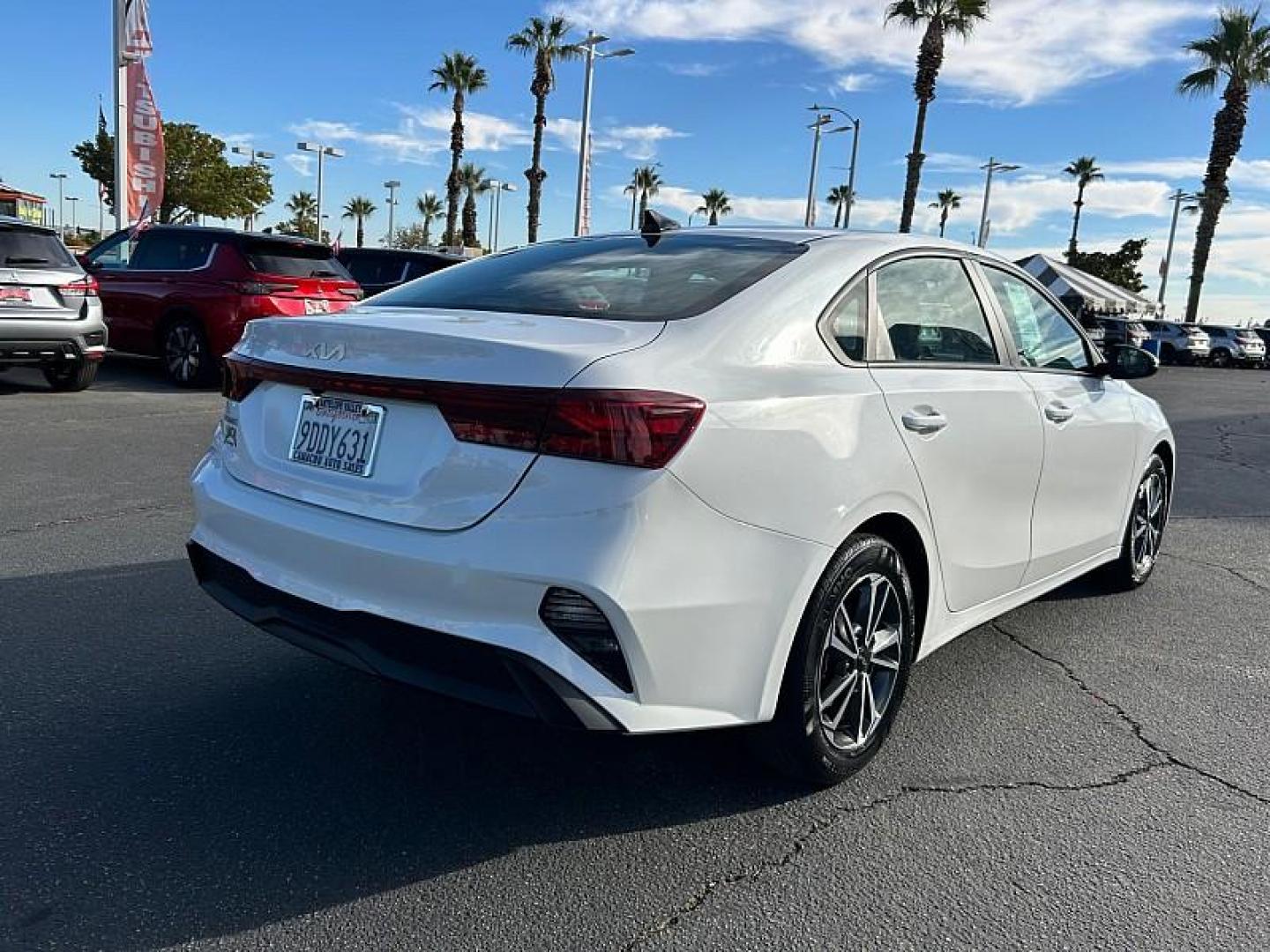 2023 WHITE Kia Forte (3KPF24AD6PE) with an 4-Cyl 2.0 Liter engine, Automatic IVT transmission, located at 412 Auto Vista Drive, Palmdale, CA, 93551, (661) 945-0620, 34.592636, -118.136681 - Photo#20