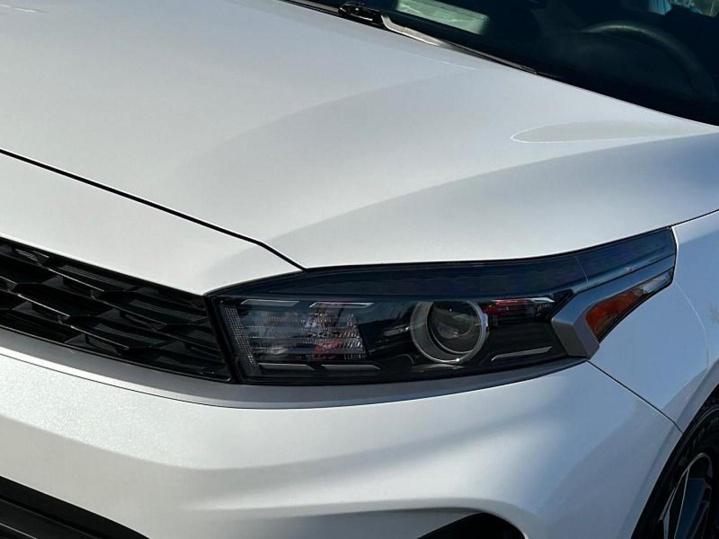 2023 WHITE Kia Forte (3KPF24AD6PE) with an 4-Cyl 2.0 Liter engine, Automatic IVT transmission, located at 412 Auto Vista Drive, Palmdale, CA, 93551, (661) 945-0620, 34.592636, -118.136681 - Photo#23