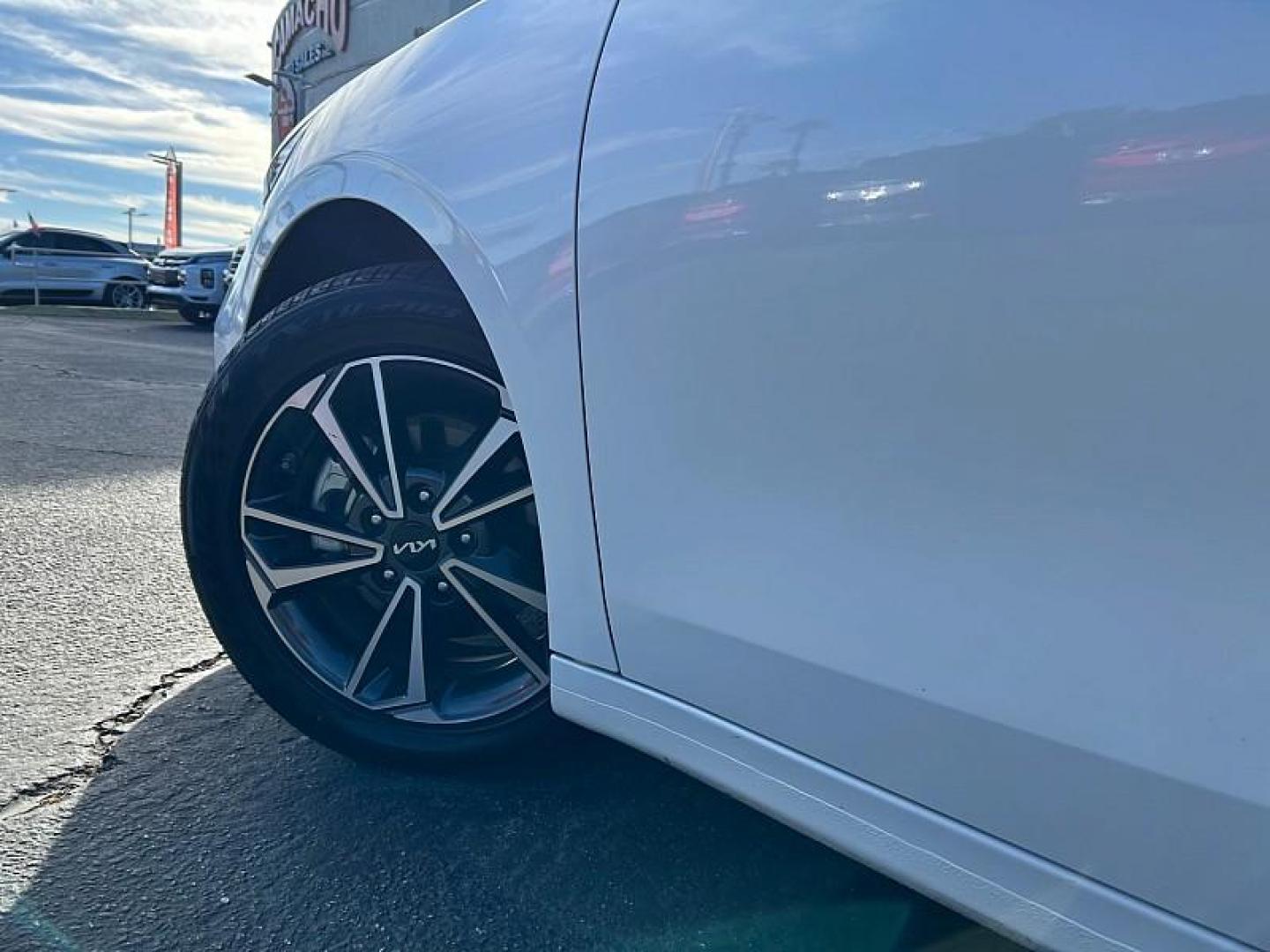 2023 WHITE Kia Forte (3KPF24AD6PE) with an 4-Cyl 2.0 Liter engine, Automatic IVT transmission, located at 412 Auto Vista Drive, Palmdale, CA, 93551, (661) 945-0620, 34.592636, -118.136681 - Photo#24