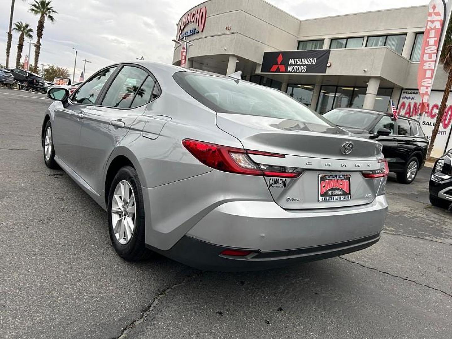 2025 SILVER Toyota Camry (4T1DAACK4SU) with an 4-Cyl Hybrid 2.5 Liter engine, Automatic CVT transmission, located at 412 Auto Vista Drive, Palmdale, CA, 93551, (661) 945-0620, 34.592636, -118.136681 - Photo#4