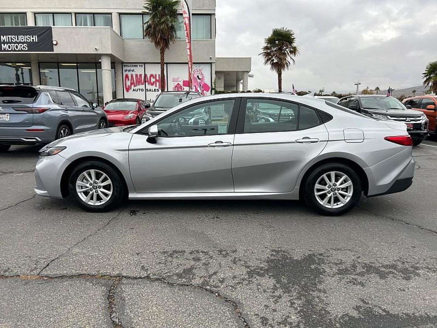 2025 SILVER Toyota Camry (4T1DAACK4SU) with an 4-Cyl Hybrid 2.5 Liter engine, Automatic CVT transmission, located at 412 Auto Vista Drive, Palmdale, CA, 93551, (661) 945-0620, 34.592636, -118.136681 - Photo#5