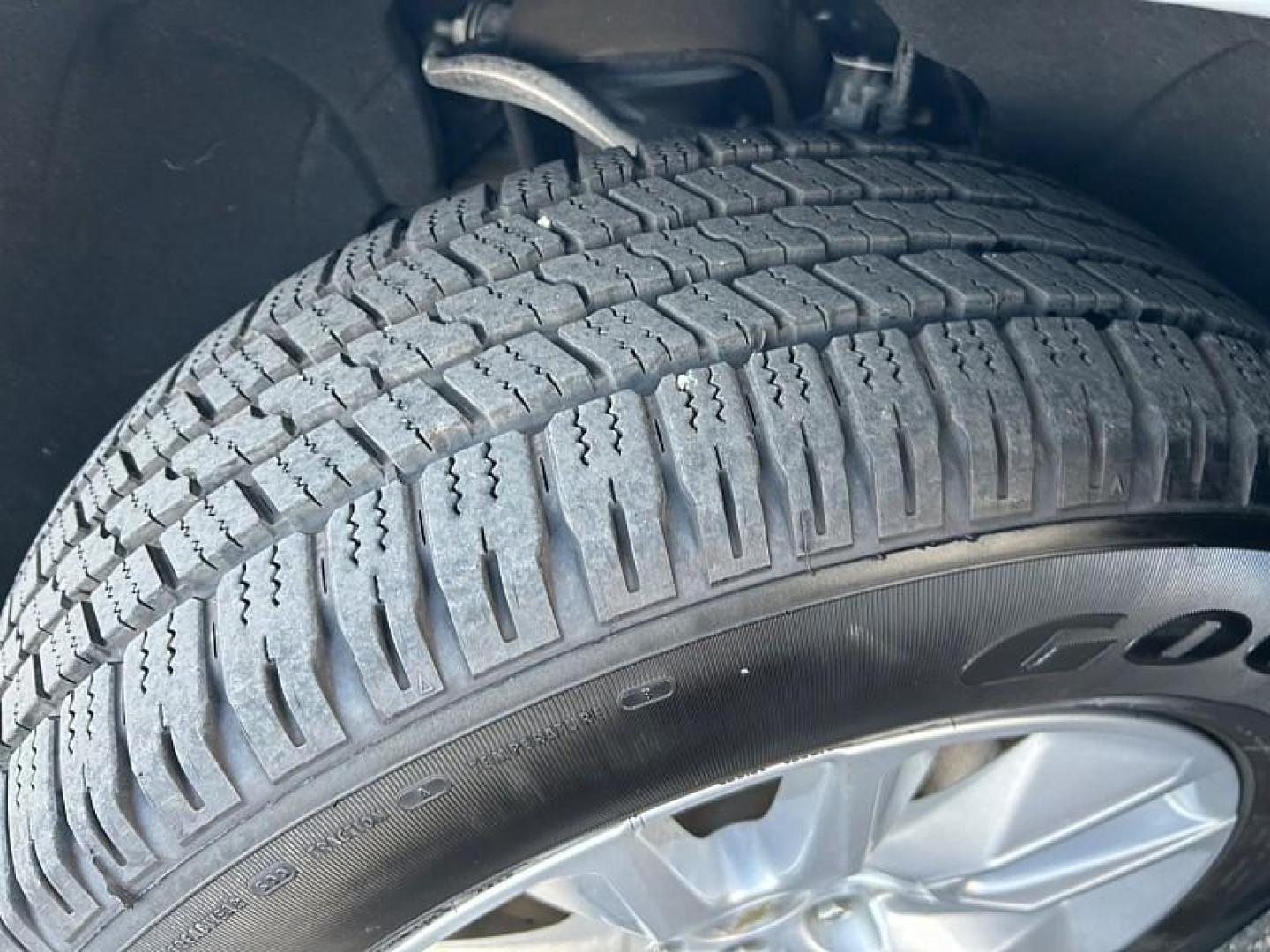 2021 WHITE Chevrolet Silverado 1500 2WD (3GCPWBEK9MG) with an 2.7 Liter engine, Automatic transmission, located at 412 Auto Vista Drive, Palmdale, CA, 93551, (661) 945-0620, 34.592636, -118.136681 - Photo#12