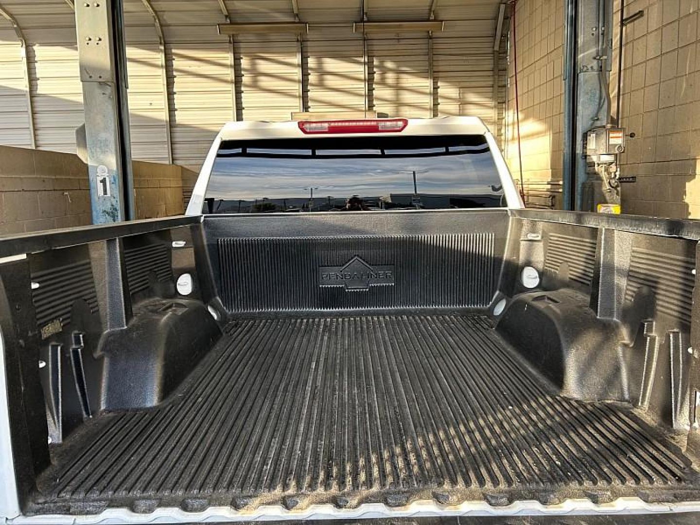 2021 WHITE Chevrolet Silverado 1500 2WD (3GCPWBEK9MG) with an 2.7 Liter engine, Automatic transmission, located at 412 Auto Vista Drive, Palmdale, CA, 93551, (661) 945-0620, 34.592636, -118.136681 - Photo#25