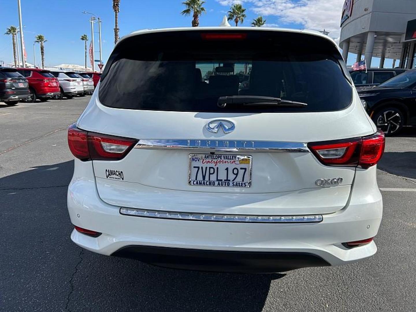 2016 WHITE INFINITI QX60 (5N1AL0MN8GC) with an V6 3.5 Liter engine, Auto CVT Manual Spt transmission, located at 412 Auto Vista Drive, Palmdale, CA, 93551, (661) 945-0620, 34.592636, -118.136681 - Photo#3