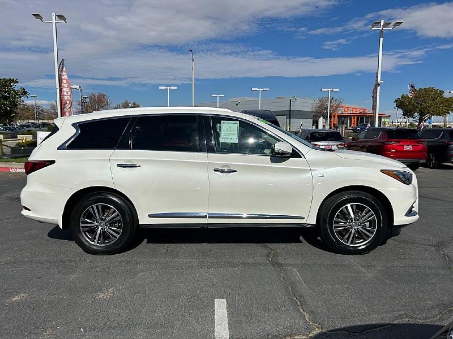 2016 WHITE INFINITI QX60 (5N1AL0MN8GC) with an V6 3.5 Liter engine, Auto CVT Manual Spt transmission, located at 412 Auto Vista Drive, Palmdale, CA, 93551, (661) 945-0620, 34.592636, -118.136681 - Photo#7