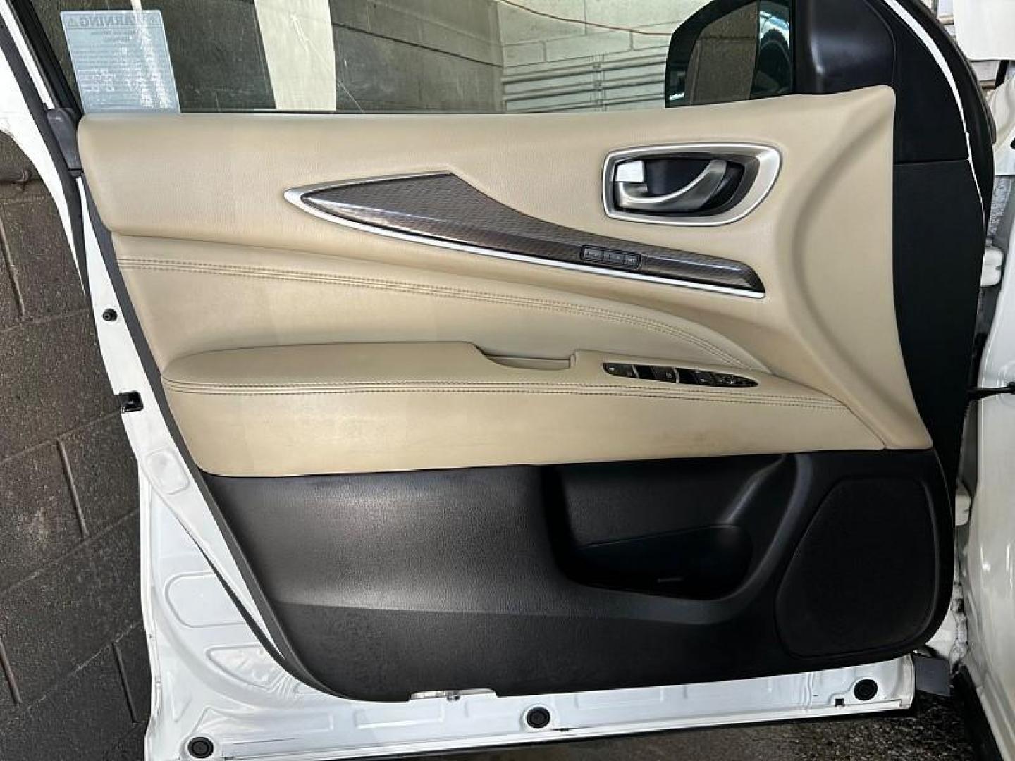 2016 WHITE INFINITI QX60 (5N1AL0MN8GC) with an V6 3.5 Liter engine, Auto CVT Manual Spt transmission, located at 412 Auto Vista Drive, Palmdale, CA, 93551, (661) 945-0620, 34.592636, -118.136681 - Photo#8