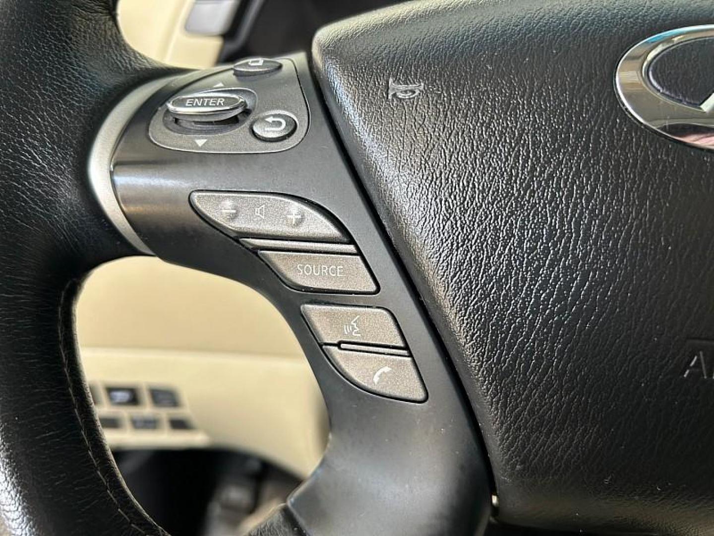 2016 WHITE INFINITI QX60 (5N1AL0MN8GC) with an V6 3.5 Liter engine, Auto CVT Manual Spt transmission, located at 412 Auto Vista Drive, Palmdale, CA, 93551, (661) 945-0620, 34.592636, -118.136681 - Photo#16