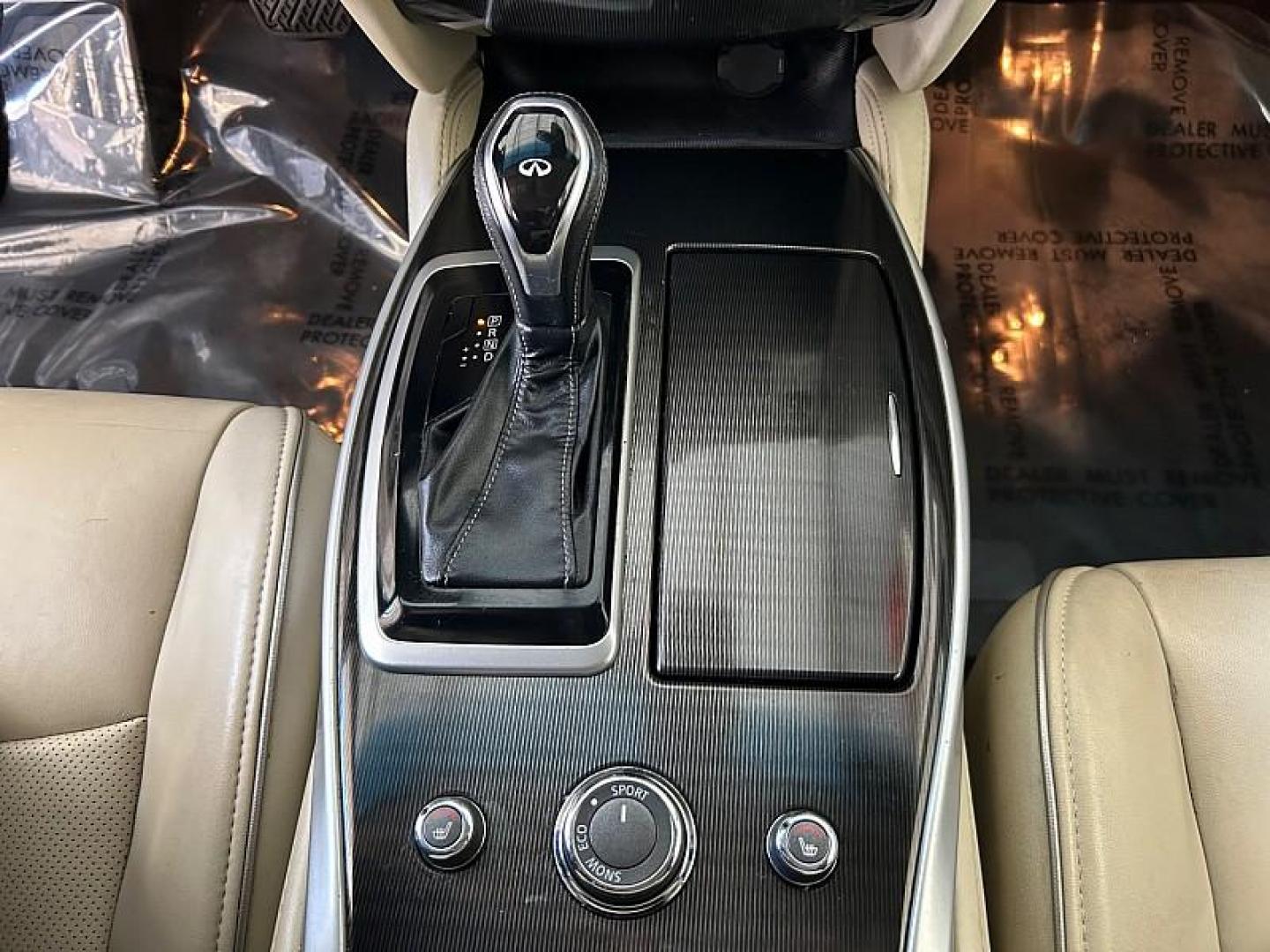 2016 WHITE INFINITI QX60 (5N1AL0MN8GC) with an V6 3.5 Liter engine, Auto CVT Manual Spt transmission, located at 412 Auto Vista Drive, Palmdale, CA, 93551, (661) 945-0620, 34.592636, -118.136681 - Photo#18