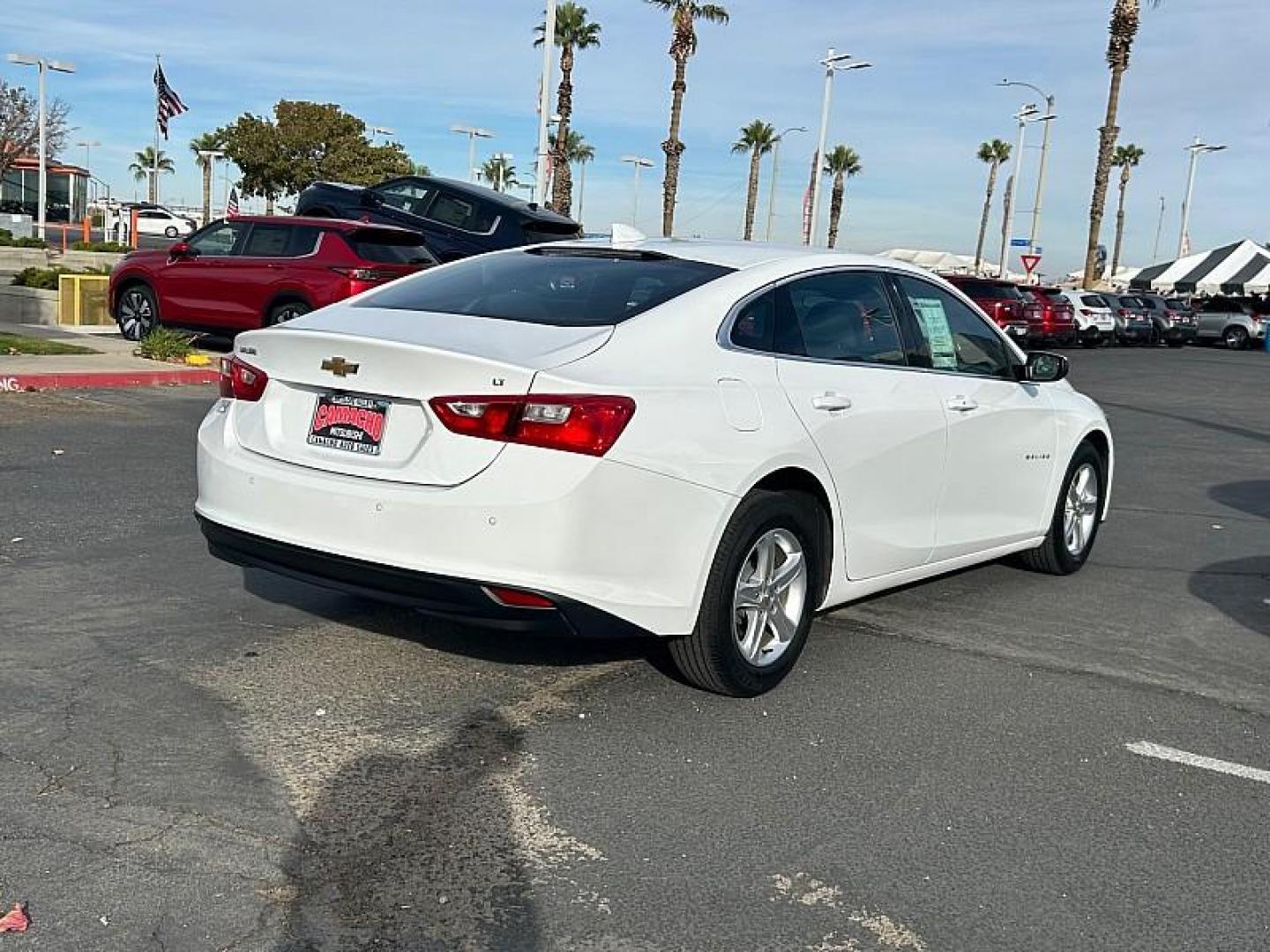 2024 WHITE Nissan Sentra (3N1AB8CVXRY) with an 4-Cyl 2.0 Liter engine, Automatic CVT w/Xtronic transmission, located at 412 Auto Vista Drive, Palmdale, CA, 93551, (661) 945-0620, 34.592636, -118.136681 - Photo#6