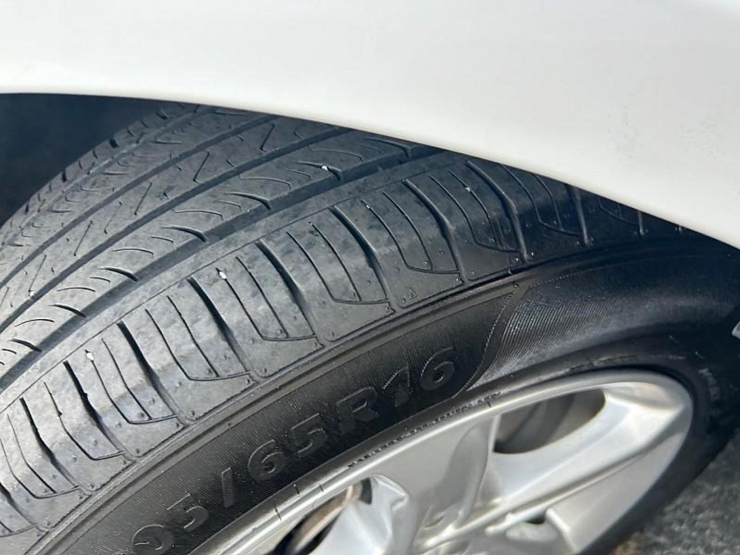 2024 WHITE Nissan Sentra (3N1AB8CVXRY) with an 4-Cyl 2.0 Liter engine, Automatic CVT w/Xtronic transmission, located at 412 Auto Vista Drive, Palmdale, CA, 93551, (661) 945-0620, 34.592636, -118.136681 - Photo#36