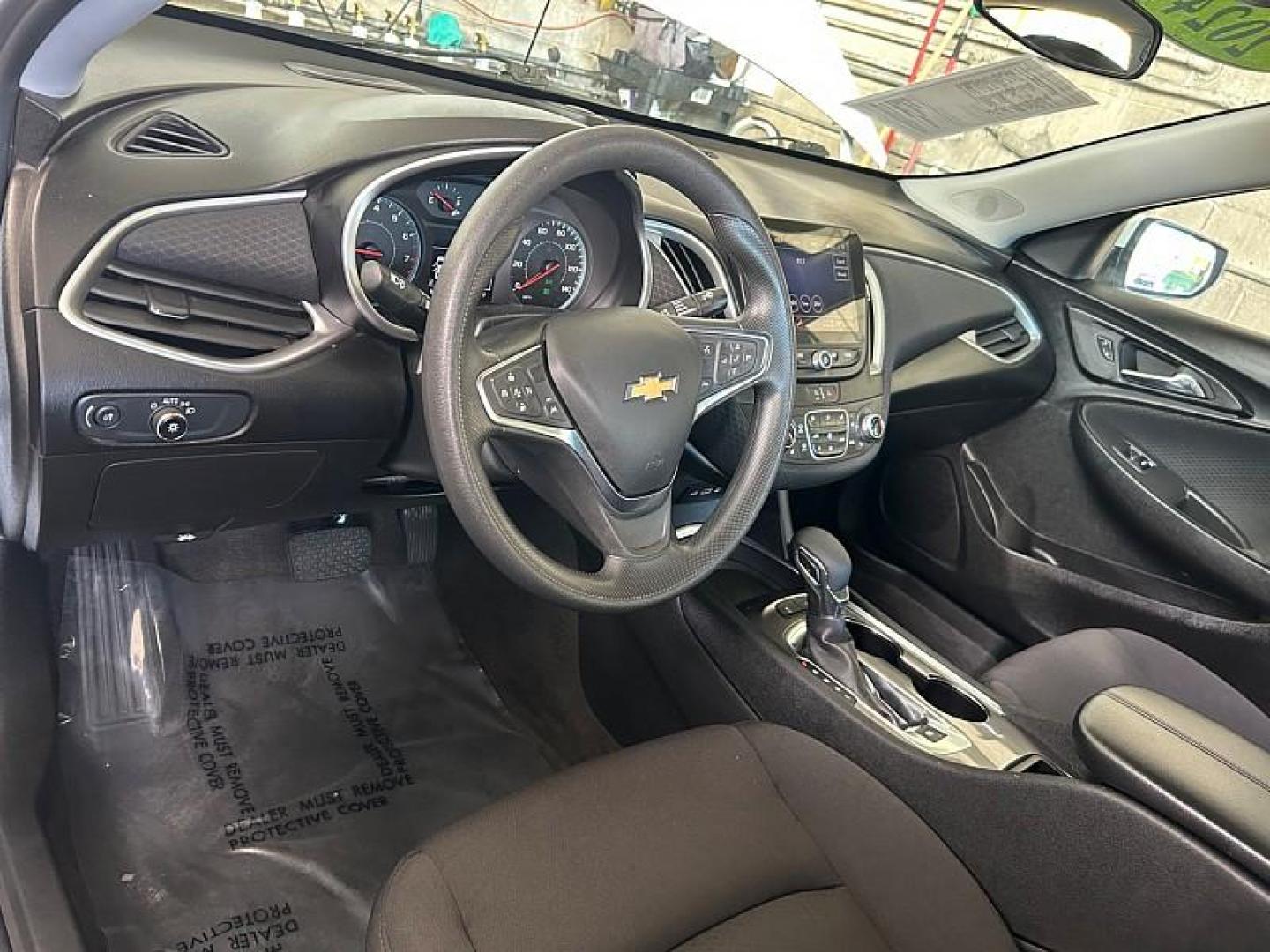 2024 WHITE Nissan Sentra (3N1AB8CVXRY) with an 4-Cyl 2.0 Liter engine, Automatic CVT w/Xtronic transmission, located at 412 Auto Vista Drive, Palmdale, CA, 93551, (661) 945-0620, 34.592636, -118.136681 - Photo#51