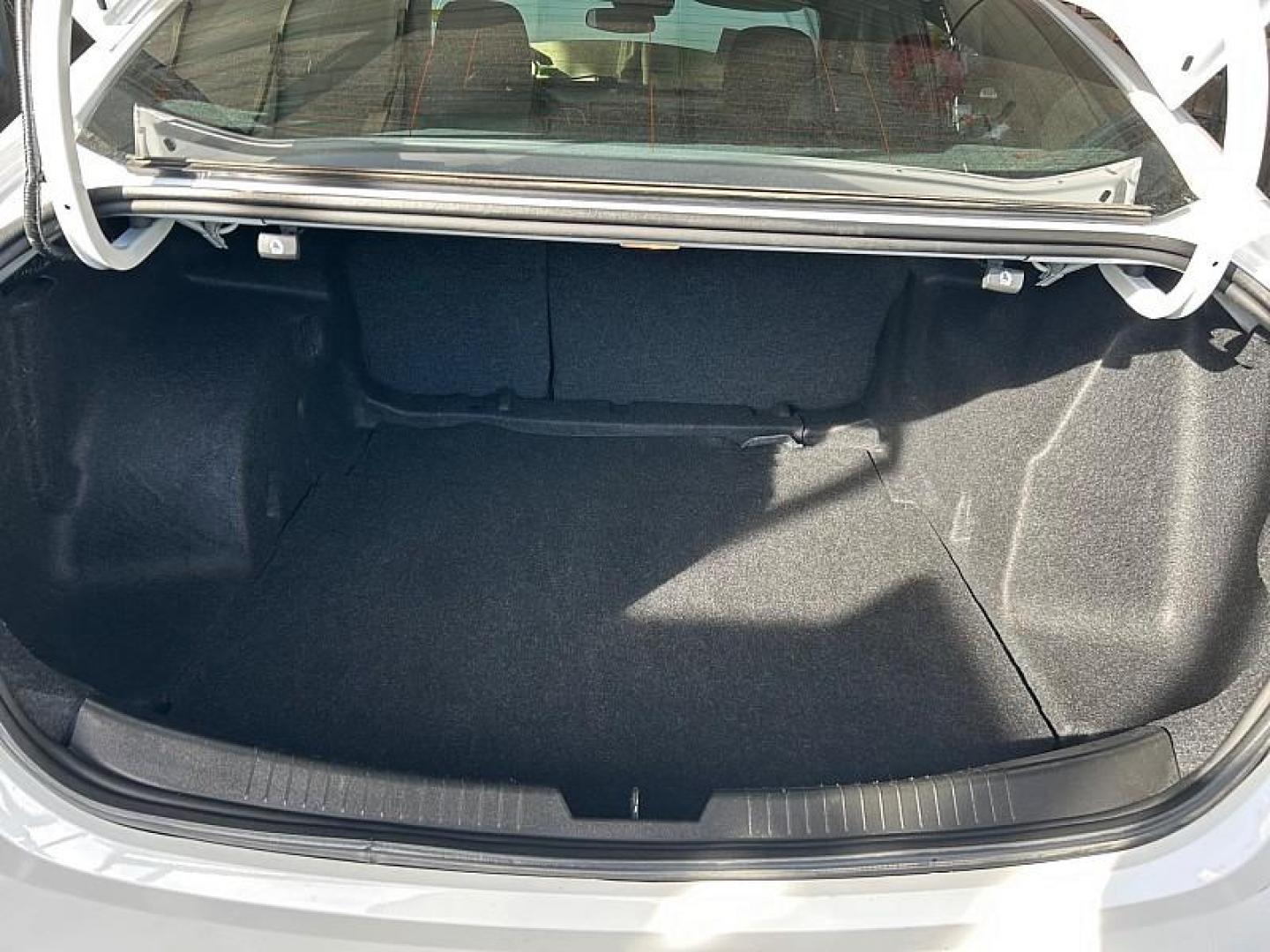 2024 WHITE Nissan Sentra (3N1AB8CVXRY) with an 4-Cyl 2.0 Liter engine, Automatic CVT w/Xtronic transmission, located at 412 Auto Vista Drive, Palmdale, CA, 93551, (661) 945-0620, 34.592636, -118.136681 - Photo#72