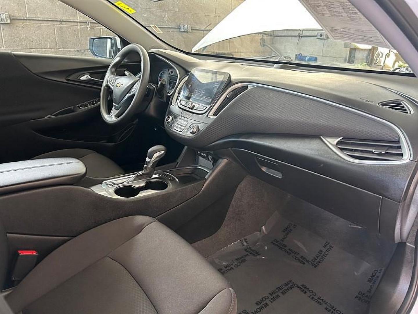 2024 WHITE Nissan Sentra (3N1AB8CVXRY) with an 4-Cyl 2.0 Liter engine, Automatic CVT w/Xtronic transmission, located at 412 Auto Vista Drive, Palmdale, CA, 93551, (661) 945-0620, 34.592636, -118.136681 - Photo#78