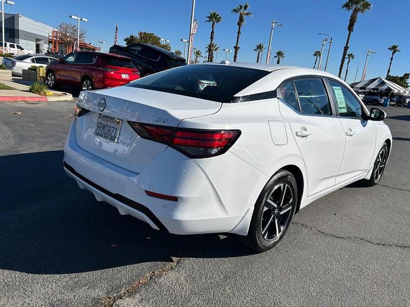 2024 WHITE Nissan Sentra (3N1AB8CVXRY) with an 4-Cyl 2.0 Liter engine, Automatic CVT w/Xtronic transmission, located at 412 Auto Vista Drive, Palmdale, CA, 93551, (661) 945-0620, 34.592636, -118.136681 - Photo#11