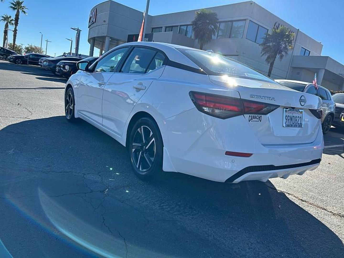 2024 WHITE Nissan Sentra (3N1AB8CVXRY) with an 4-Cyl 2.0 Liter engine, Automatic CVT w/Xtronic transmission, located at 412 Auto Vista Drive, Palmdale, CA, 93551, (661) 945-0620, 34.592636, -118.136681 - Photo#17