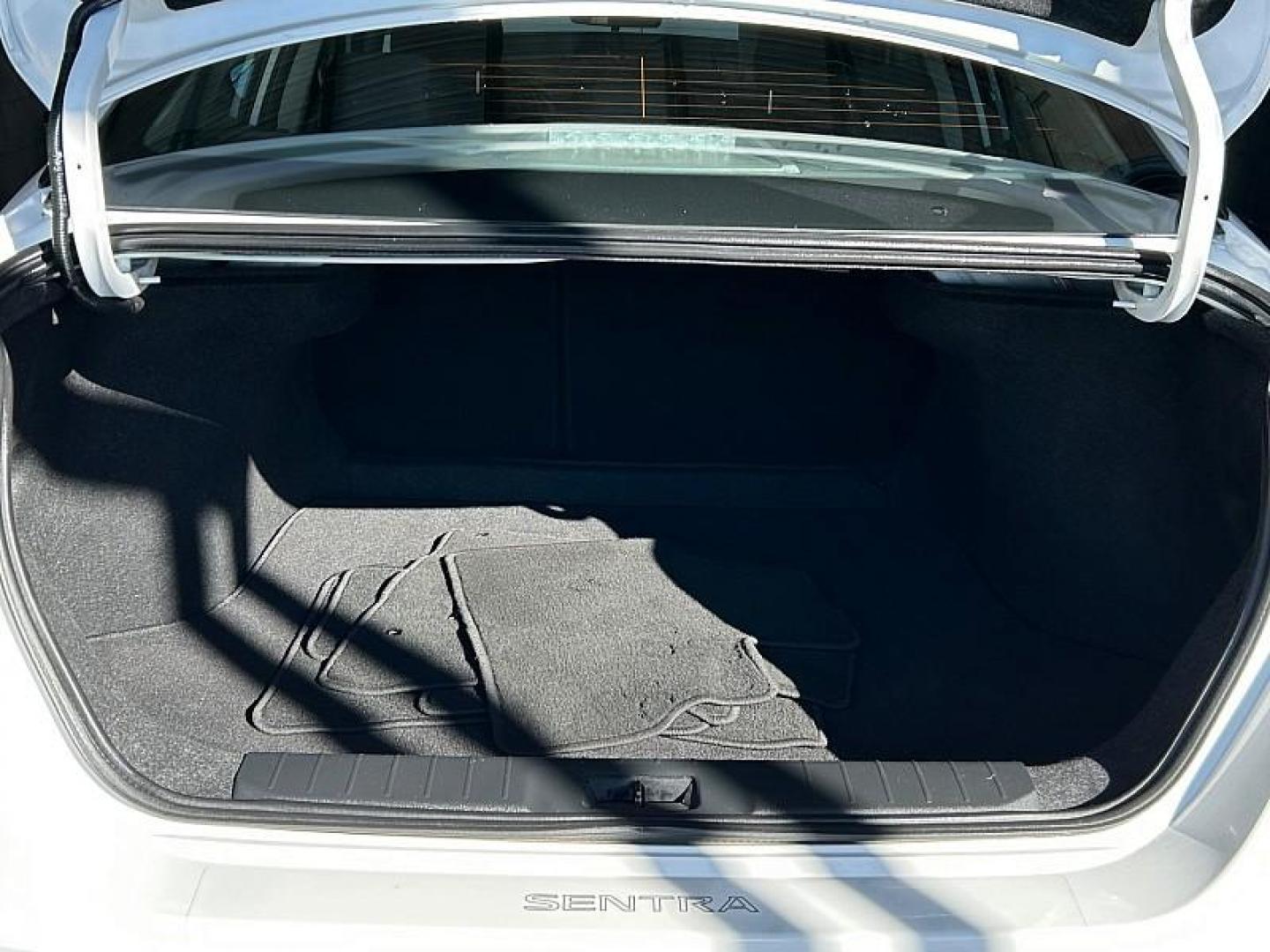 2024 WHITE Nissan Sentra (3N1AB8CVXRY) with an 4-Cyl 2.0 Liter engine, Automatic CVT w/Xtronic transmission, located at 412 Auto Vista Drive, Palmdale, CA, 93551, (661) 945-0620, 34.592636, -118.136681 - Photo#77