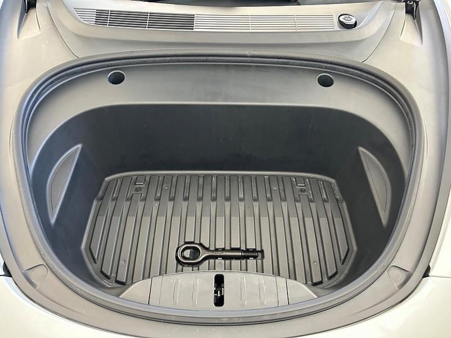 2024 WHITE Nissan Sentra (3N1AB8CVXRY) with an 4-Cyl 2.0 Liter engine, Automatic CVT w/Xtronic transmission, located at 412 Auto Vista Drive, Palmdale, CA, 93551, (661) 945-0620, 34.592636, -118.136681 - Photo#92