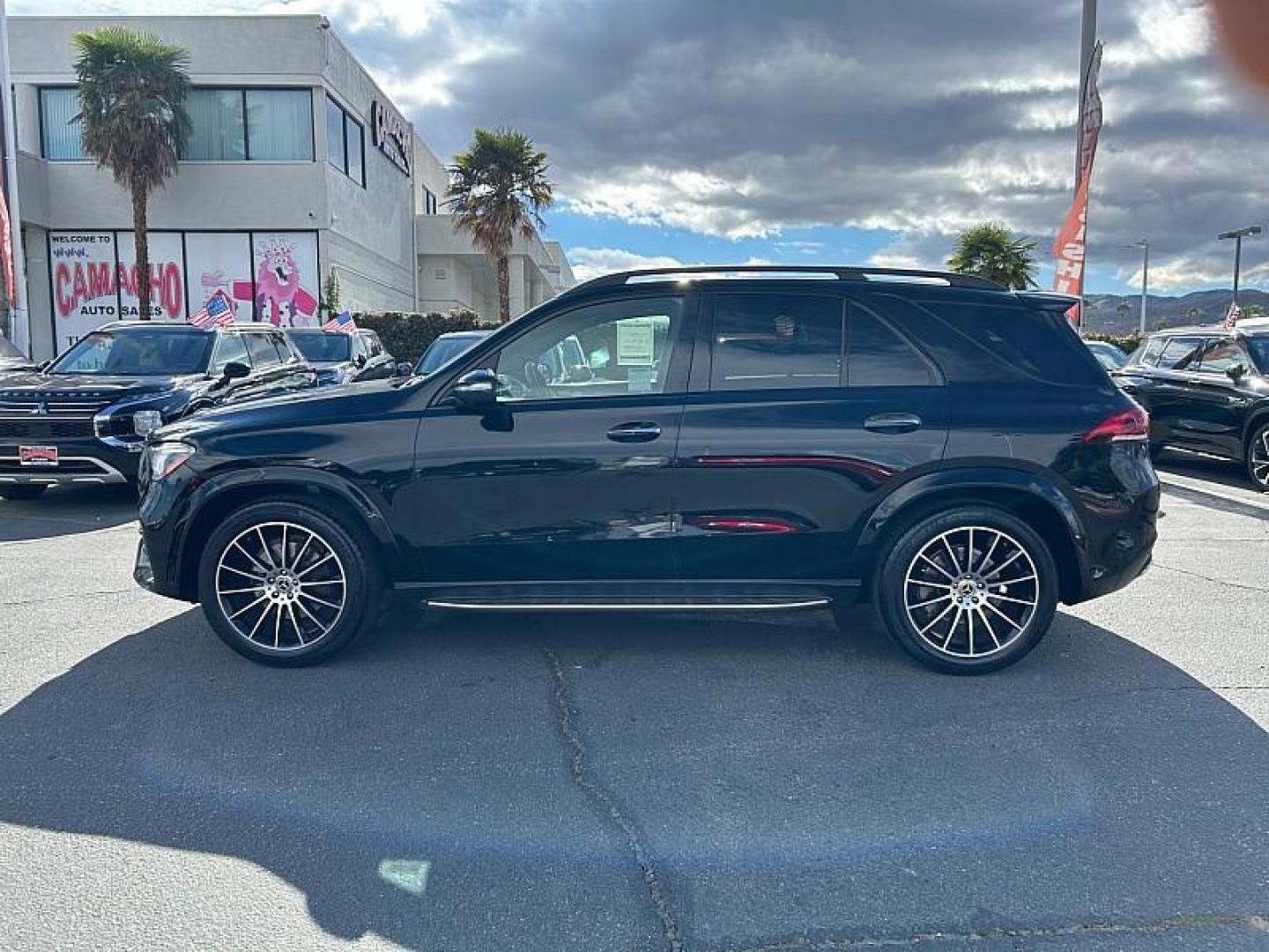 2020 BLACK Mercedes-Benz GLE-Class (4JGFB4JB8LA) with an 4-Cyl Turbo 2.0 Liter engine, Automatic 9-Spd 9G-Tronic transmission, located at 412 Auto Vista Drive, Palmdale, CA, 93551, (661) 945-0620, 34.592636, -118.136681 - Photo#5