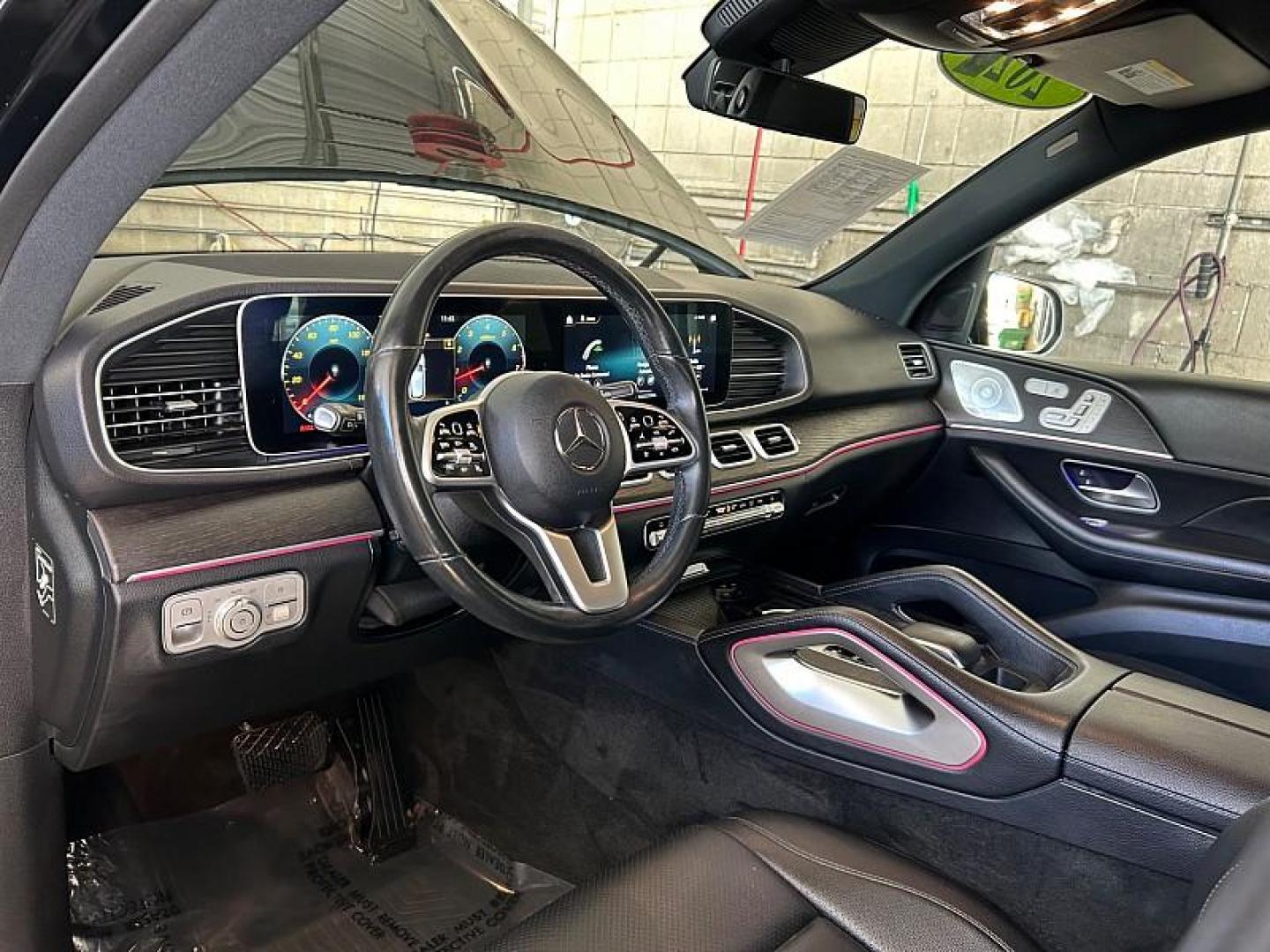 2020 BLACK Mercedes-Benz GLE-Class (4JGFB4JB8LA) with an 4-Cyl Turbo 2.0 Liter engine, Automatic 9-Spd 9G-Tronic transmission, located at 412 Auto Vista Drive, Palmdale, CA, 93551, (661) 945-0620, 34.592636, -118.136681 - Photo#17