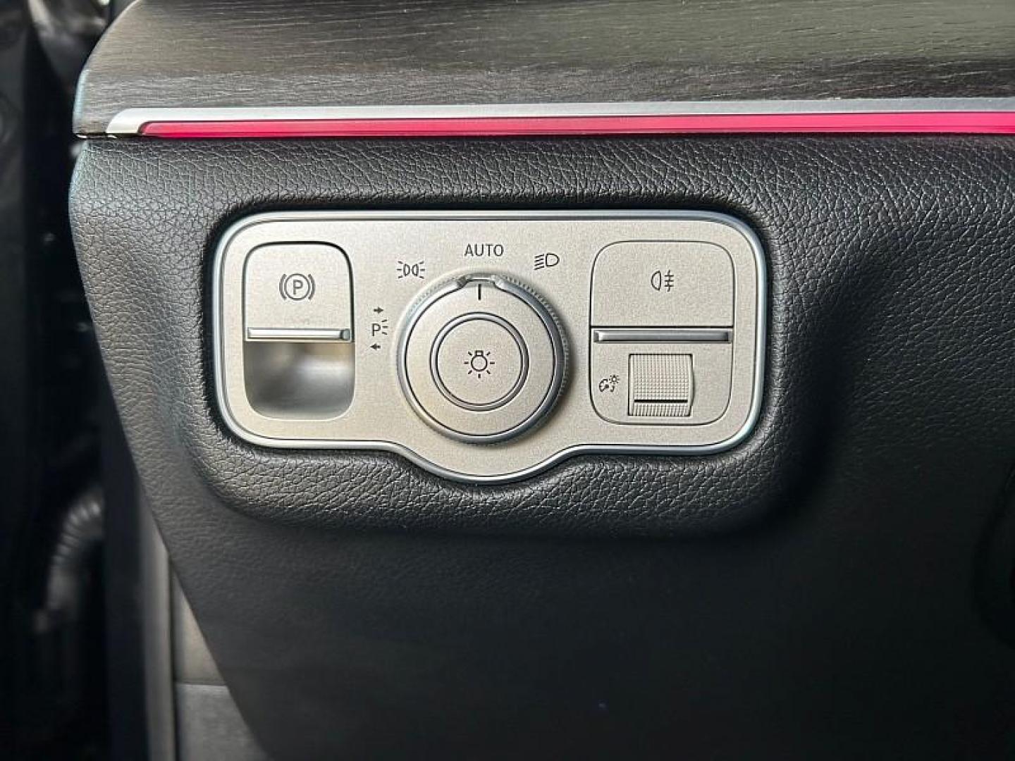 2020 BLACK Mercedes-Benz GLE-Class (4JGFB4JB8LA) with an 4-Cyl Turbo 2.0 Liter engine, Automatic 9-Spd 9G-Tronic transmission, located at 412 Auto Vista Drive, Palmdale, CA, 93551, (661) 945-0620, 34.592636, -118.136681 - Photo#24