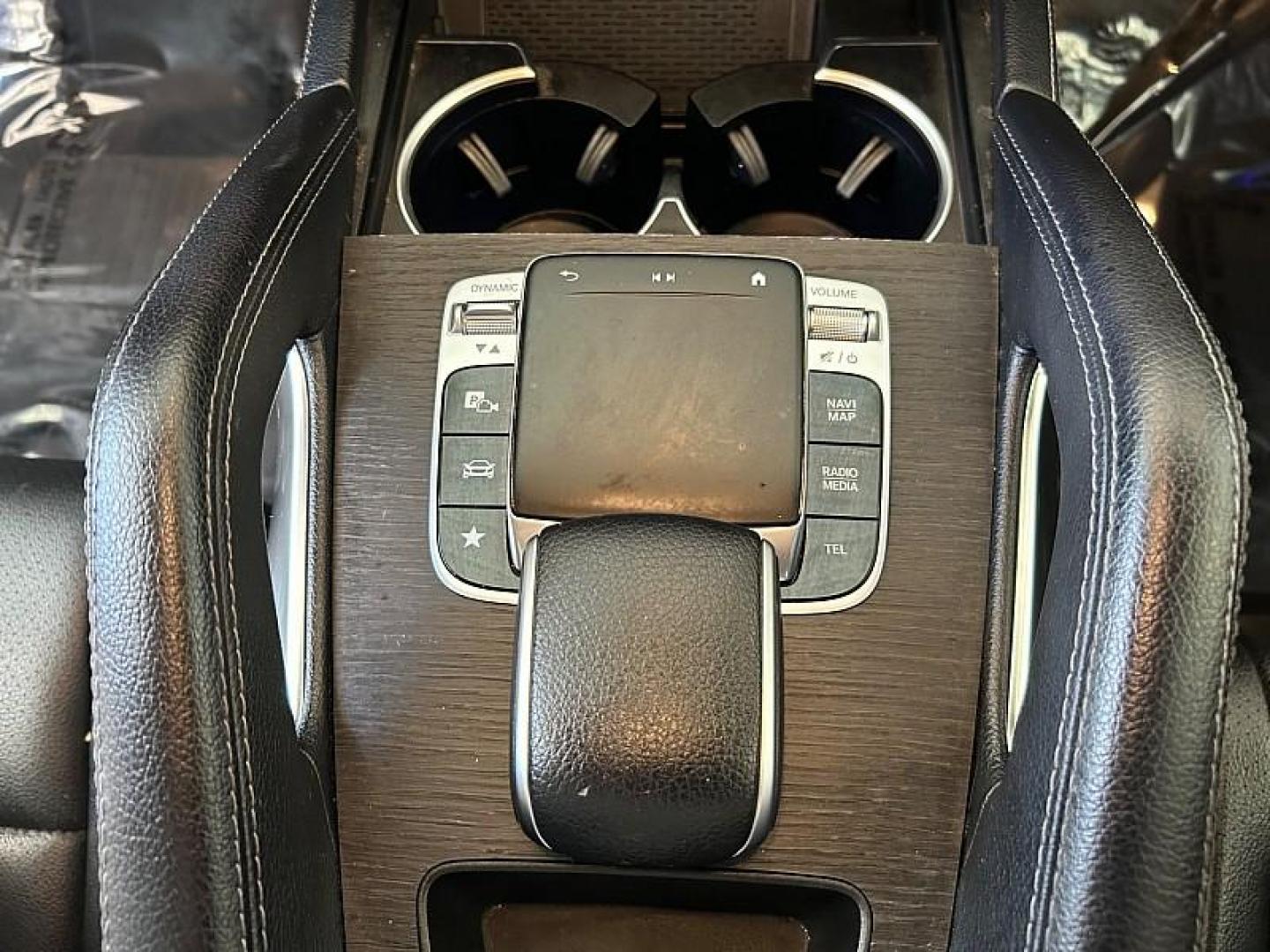 2020 BLACK Mercedes-Benz GLE-Class (4JGFB4JB8LA) with an 4-Cyl Turbo 2.0 Liter engine, Automatic 9-Spd 9G-Tronic transmission, located at 412 Auto Vista Drive, Palmdale, CA, 93551, (661) 945-0620, 34.592636, -118.136681 - Photo#28