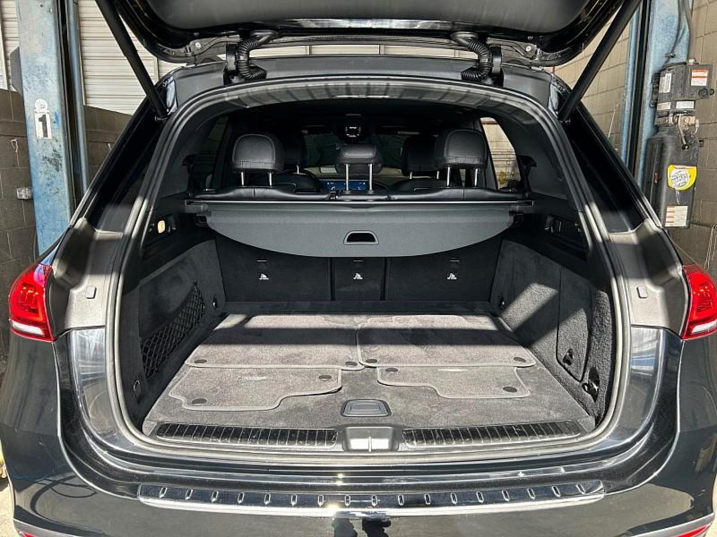 2020 BLACK Mercedes-Benz GLE-Class (4JGFB4JB8LA) with an 4-Cyl Turbo 2.0 Liter engine, Automatic 9-Spd 9G-Tronic transmission, located at 412 Auto Vista Drive, Palmdale, CA, 93551, (661) 945-0620, 34.592636, -118.136681 - Photo#30