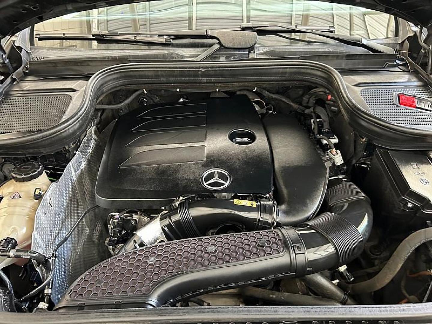 2020 BLACK Mercedes-Benz GLE-Class (4JGFB4JB8LA) with an 4-Cyl Turbo 2.0 Liter engine, Automatic 9-Spd 9G-Tronic transmission, located at 412 Auto Vista Drive, Palmdale, CA, 93551, (661) 945-0620, 34.592636, -118.136681 - Photo#32